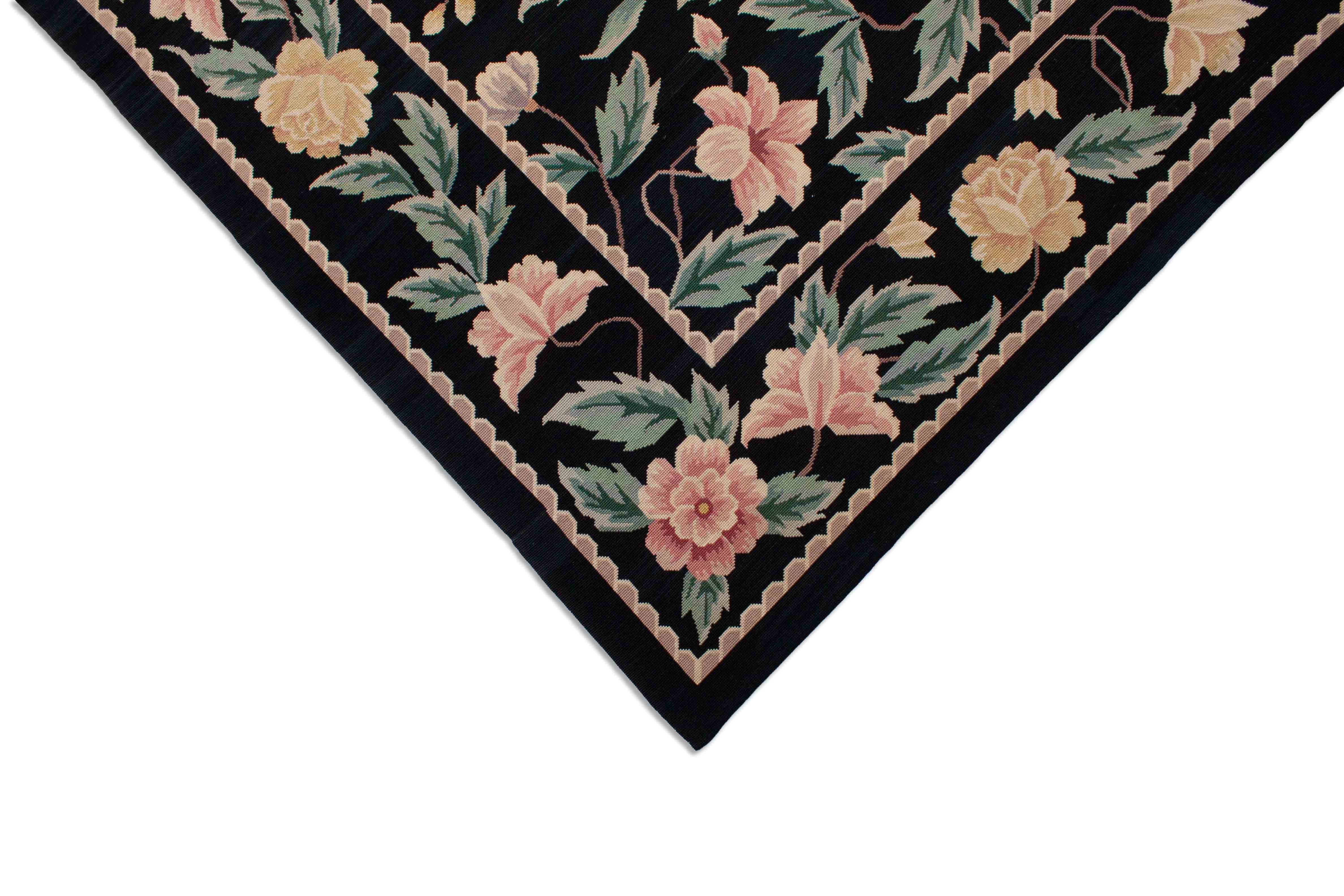 Eine Fotoaufnahme eines Needlepoint Teppichs.