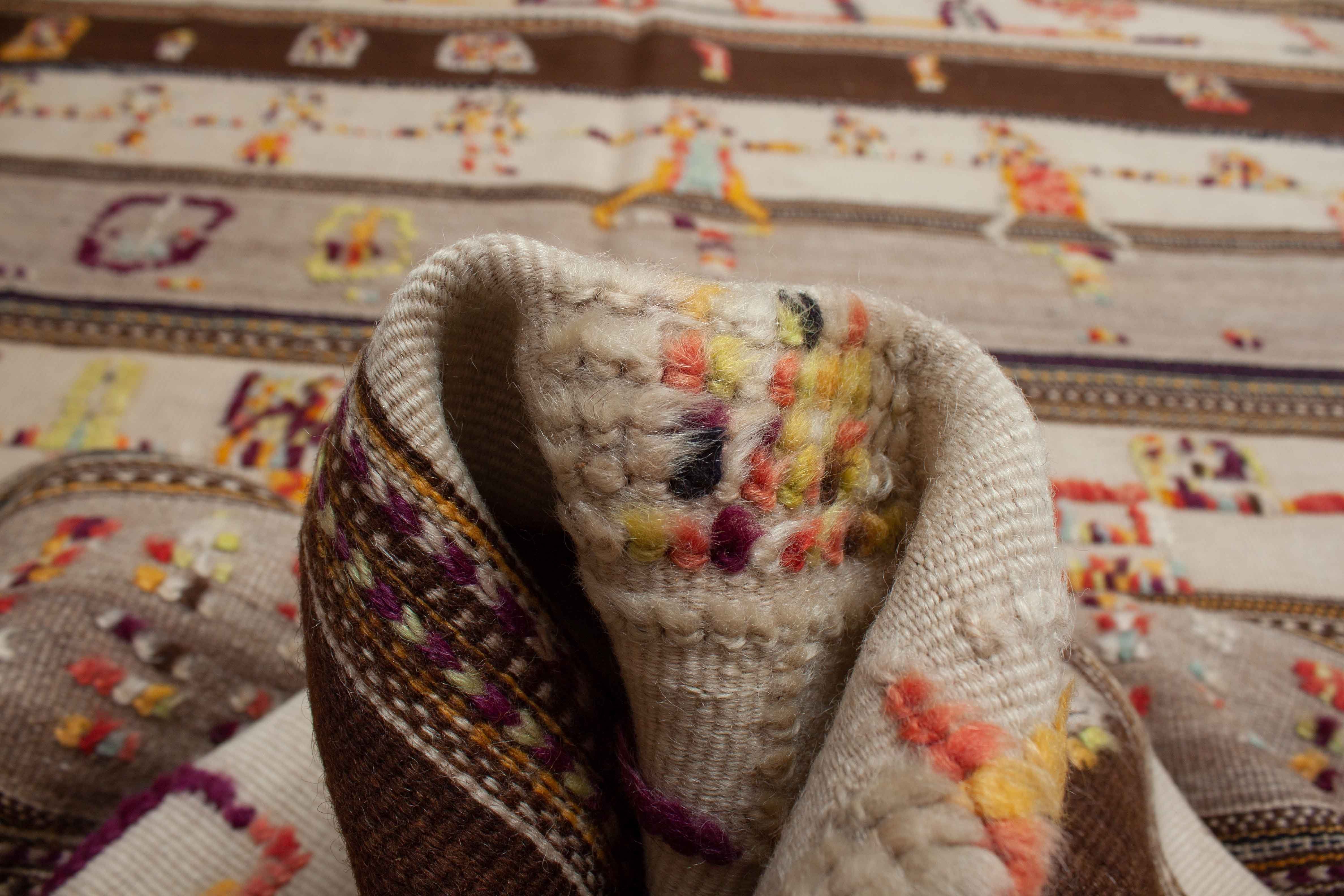 Eine Fotoaufnahme eines Marokkanischer Kelim Teppichs.