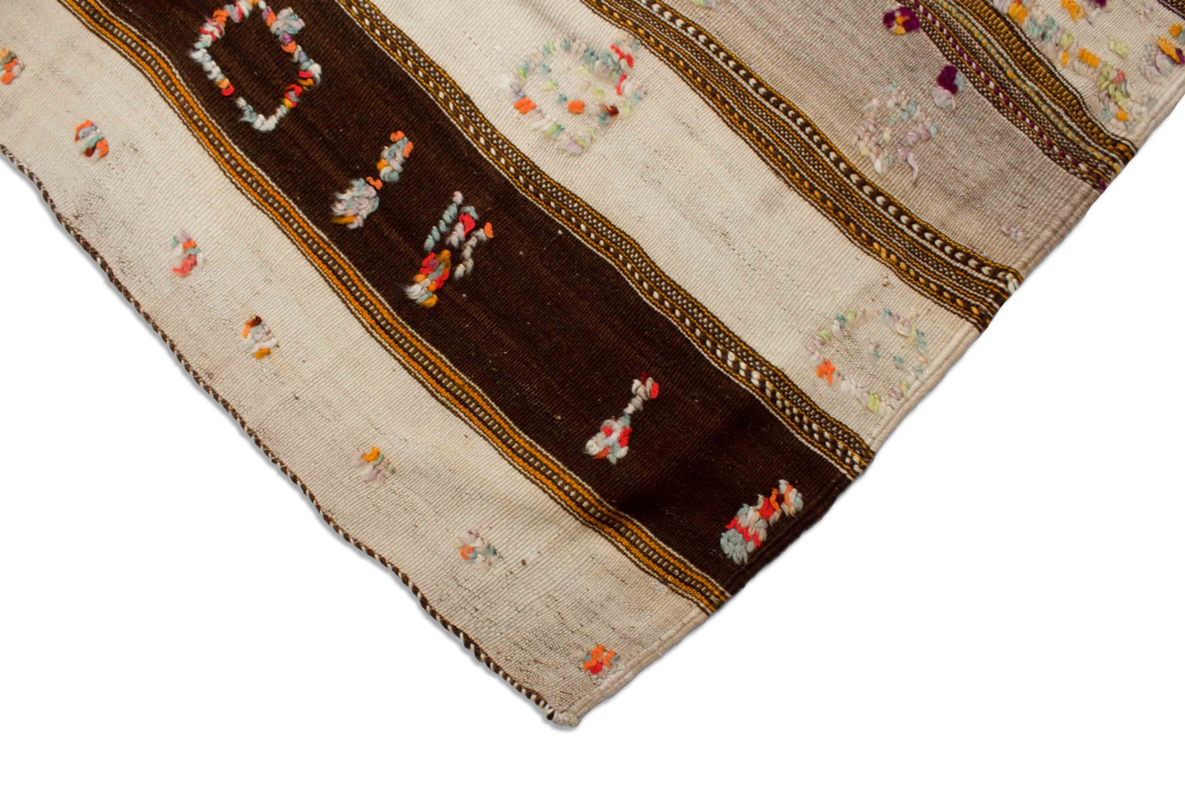 Eine Fotoaufnahme eines Marokkanischer Kelim Teppichs.