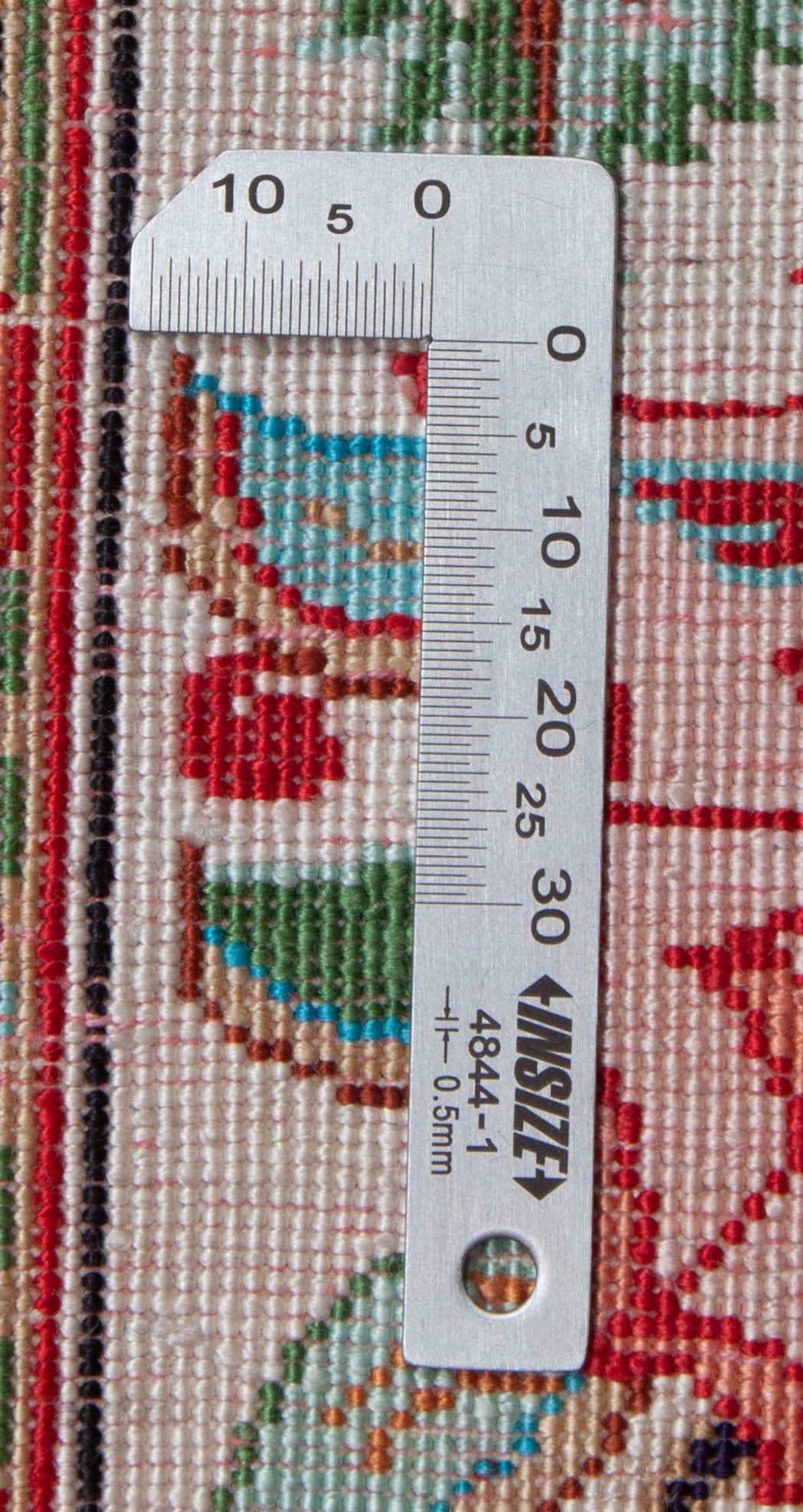 Eine Fotoaufnahme eines Ghom Teppichs.