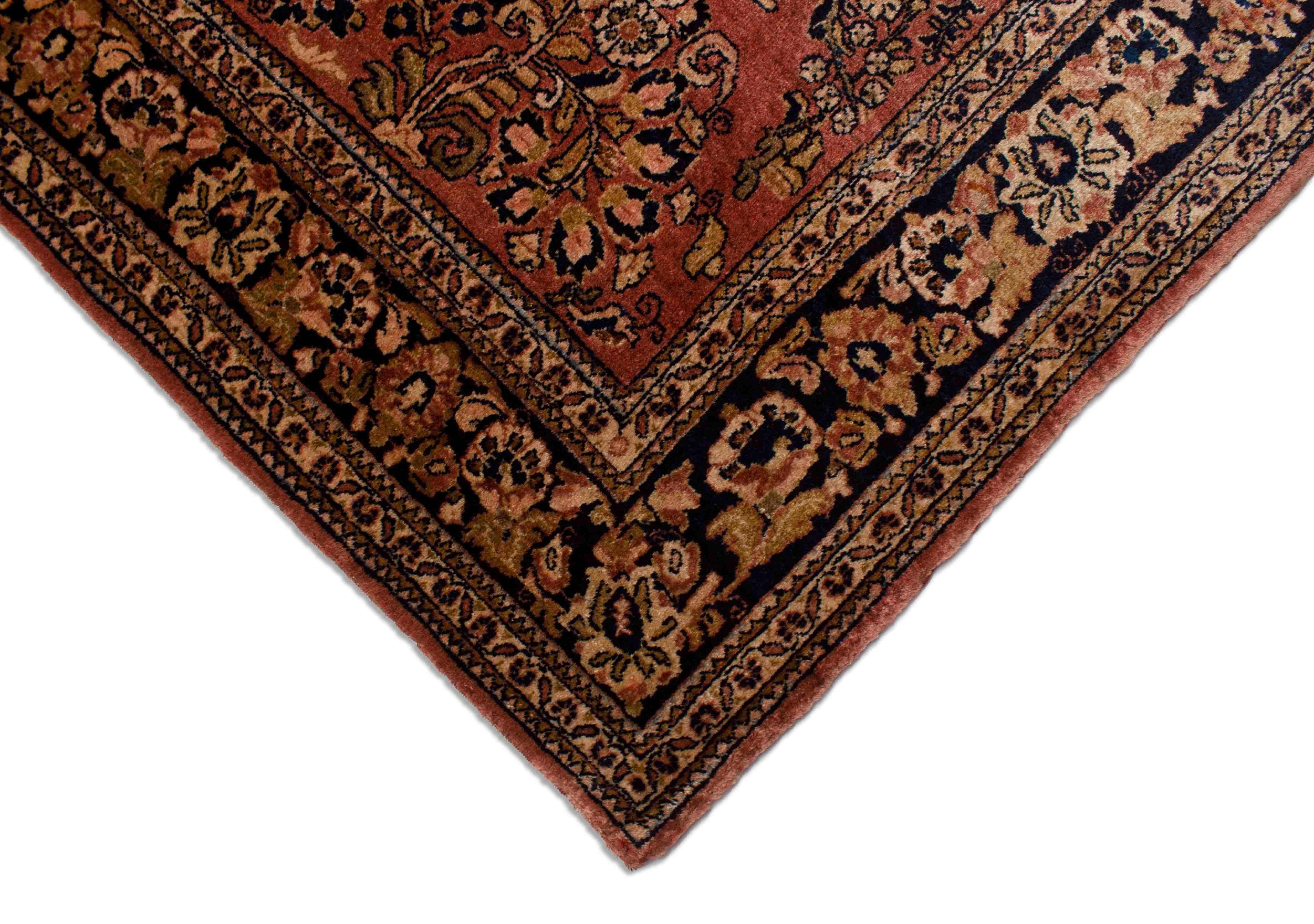 Eine Fotoaufnahme eines Re-Import Sarough Teppichs.