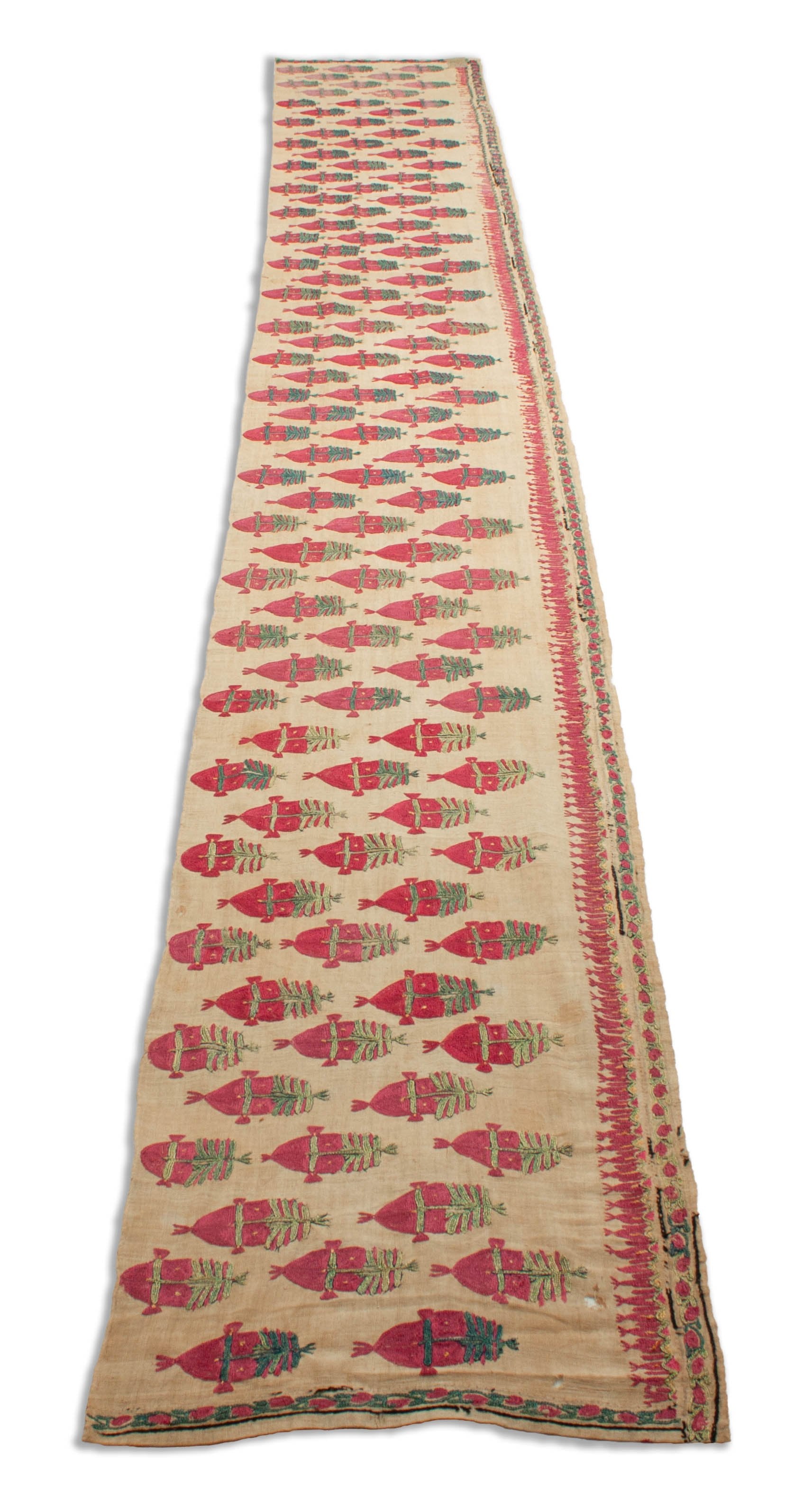 Eine Fotoaufnahme eines Antikes Textilfragment Teppichs.