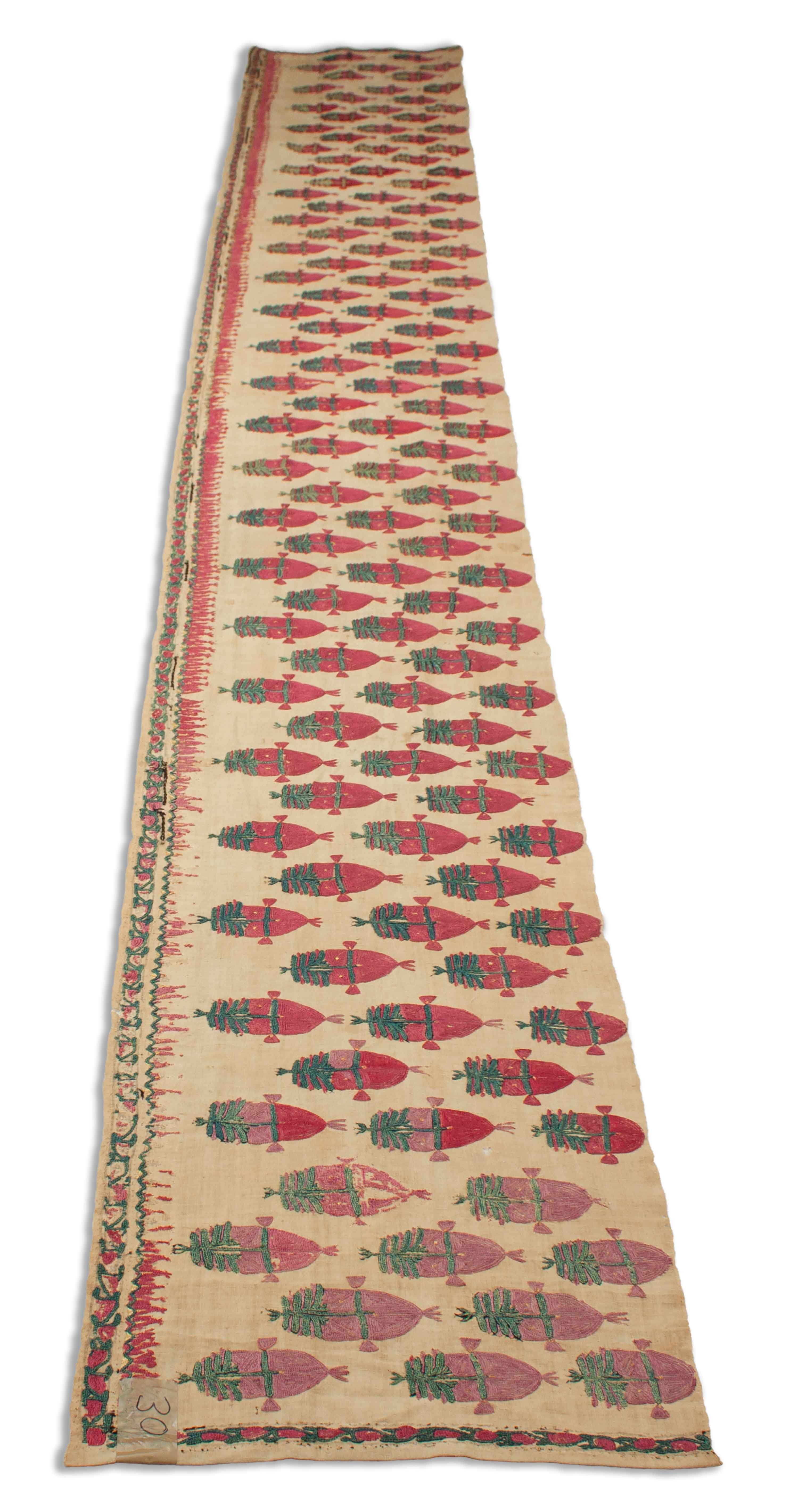 Eine Fotoaufnahme eines Antikes Textilfragment Teppichs.