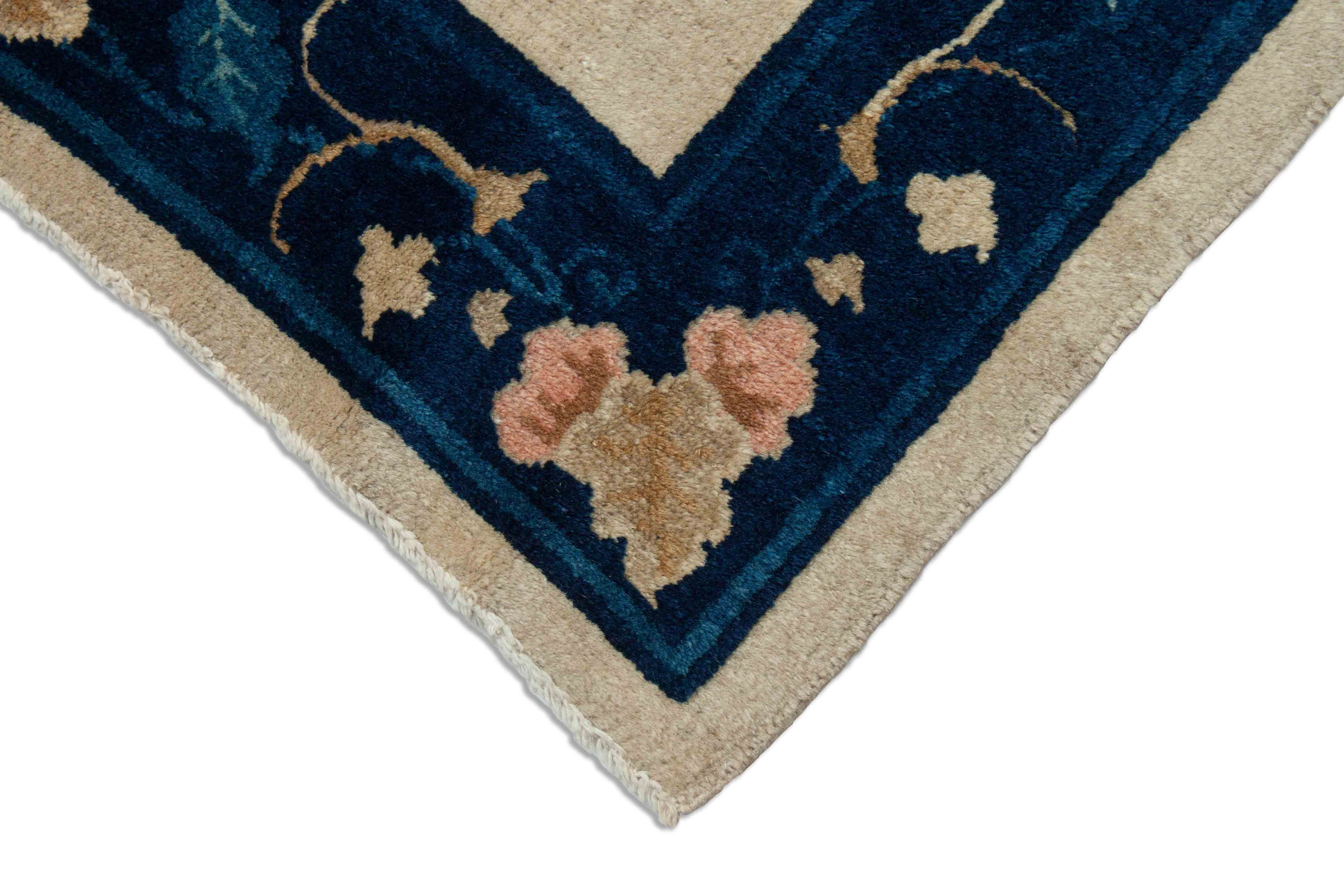 Eine Fotoaufnahme eines US Import China Teppich Teppichs.