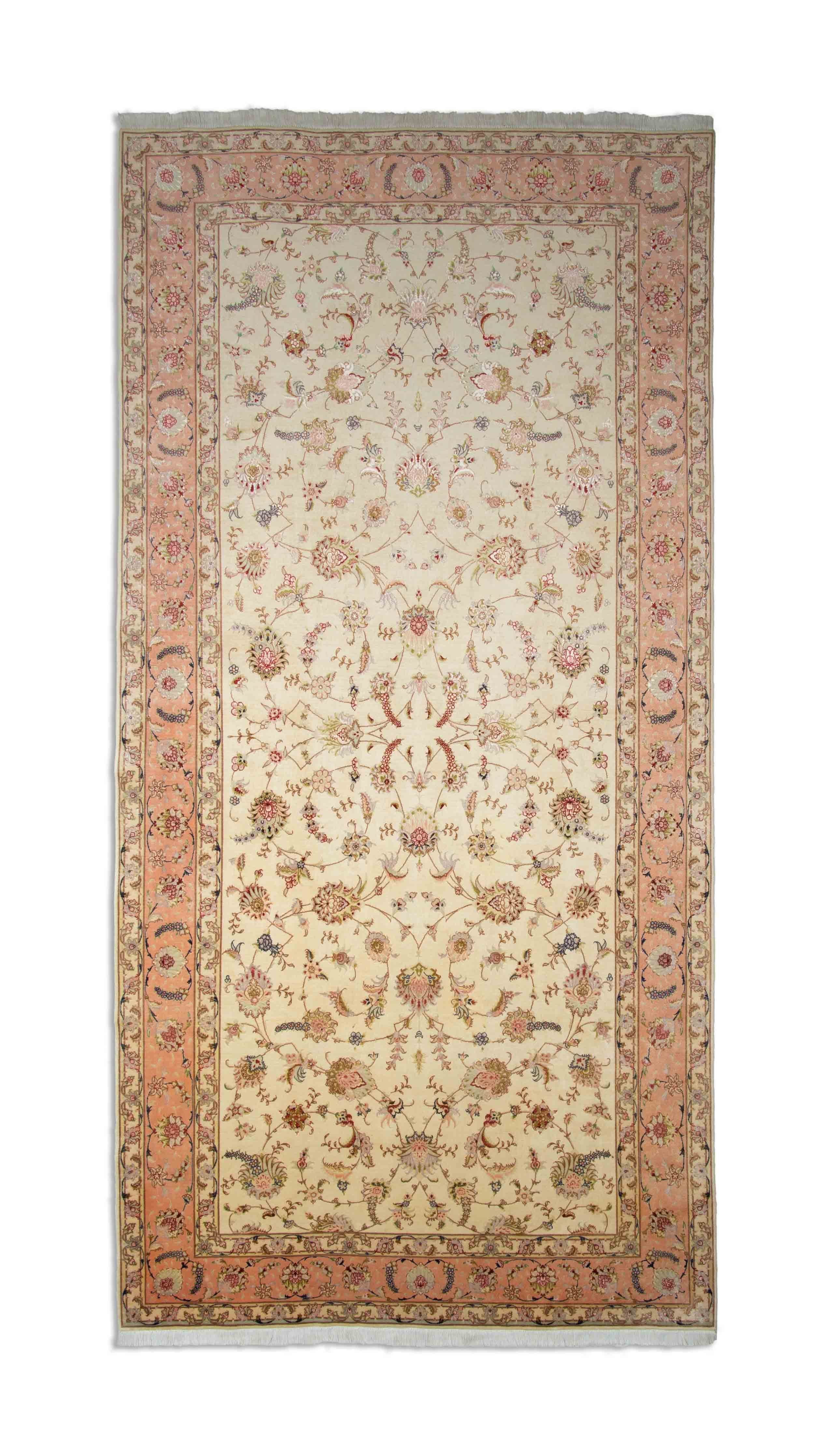 Eine Fotoaufnahme eines Täbriz Teppichs.