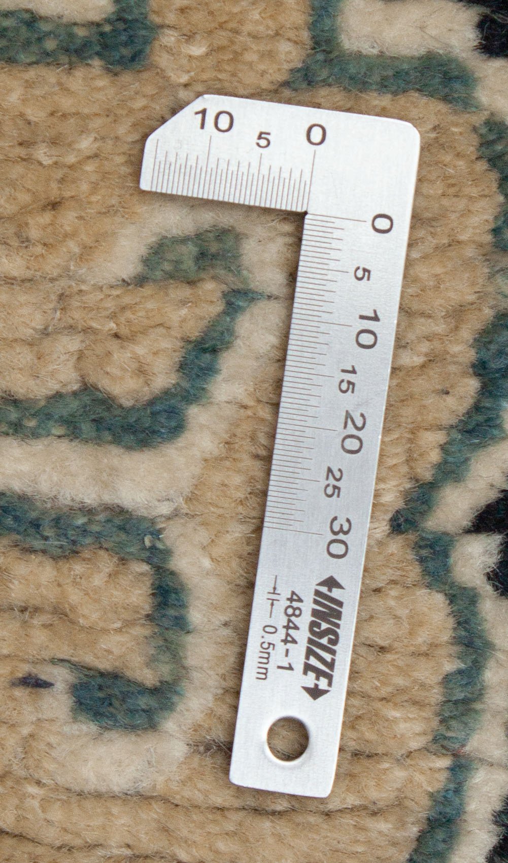 Eine Fotoaufnahme eines Tibeter Teppich Teppichs.