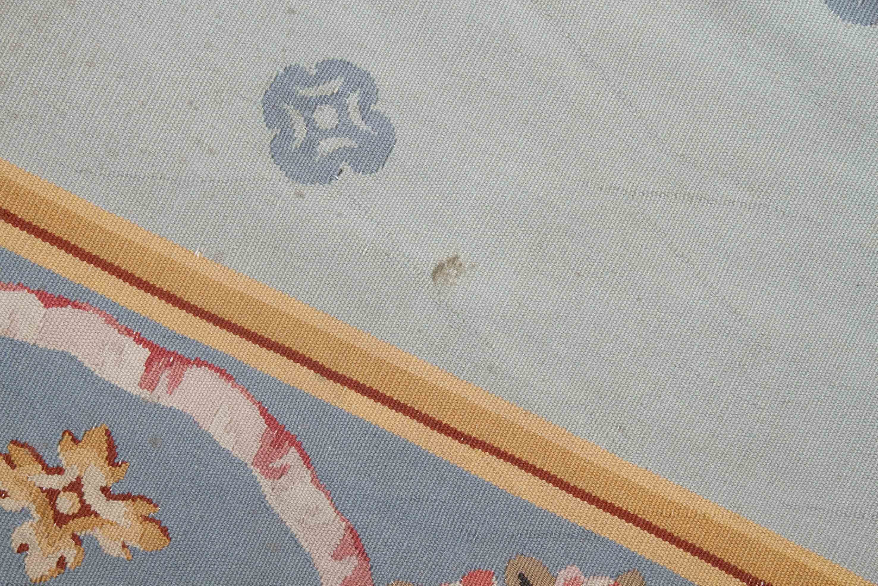 Eine Fotoaufnahme eines Aubusson Teppichs.