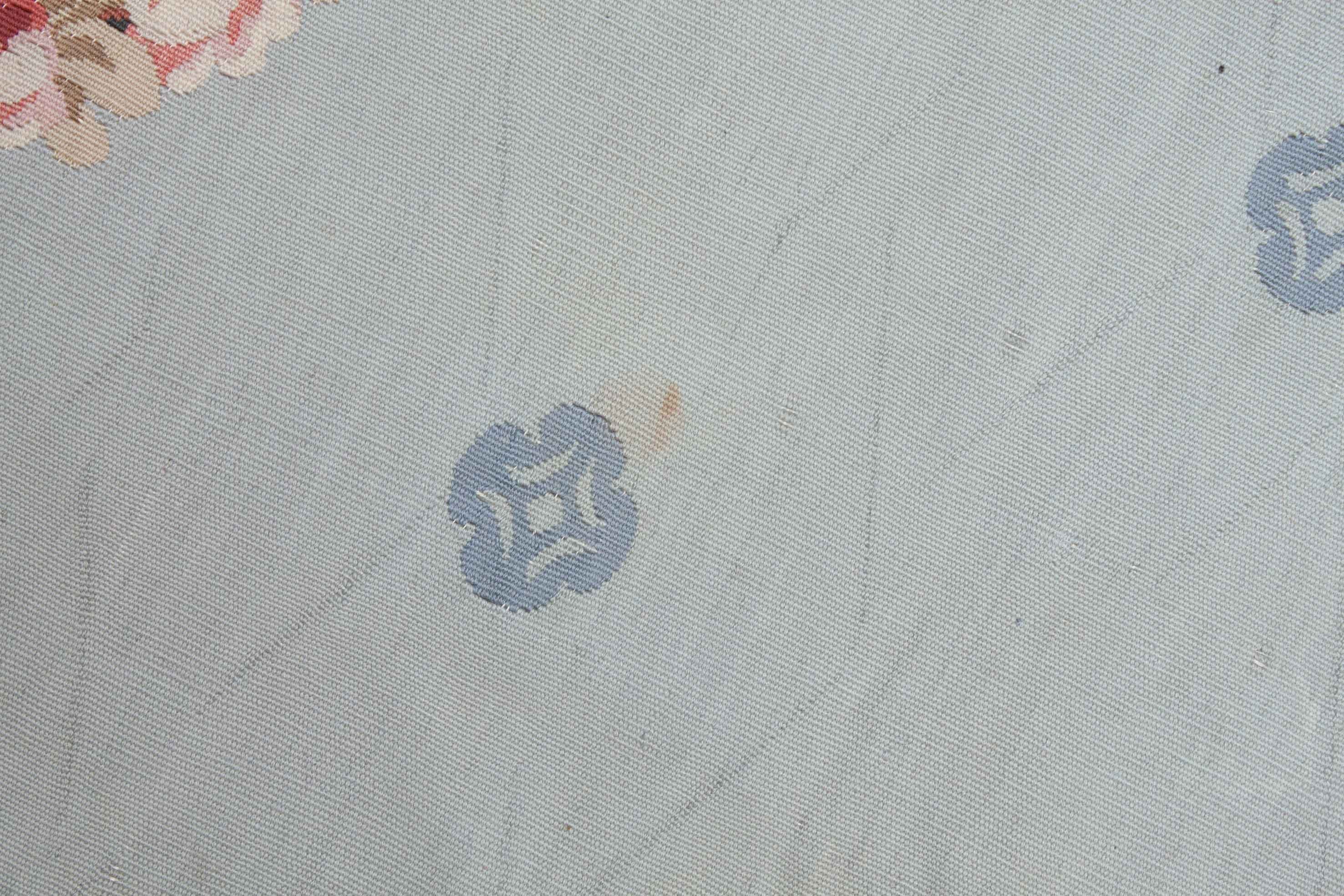 Eine Fotoaufnahme eines Aubusson Teppichs.