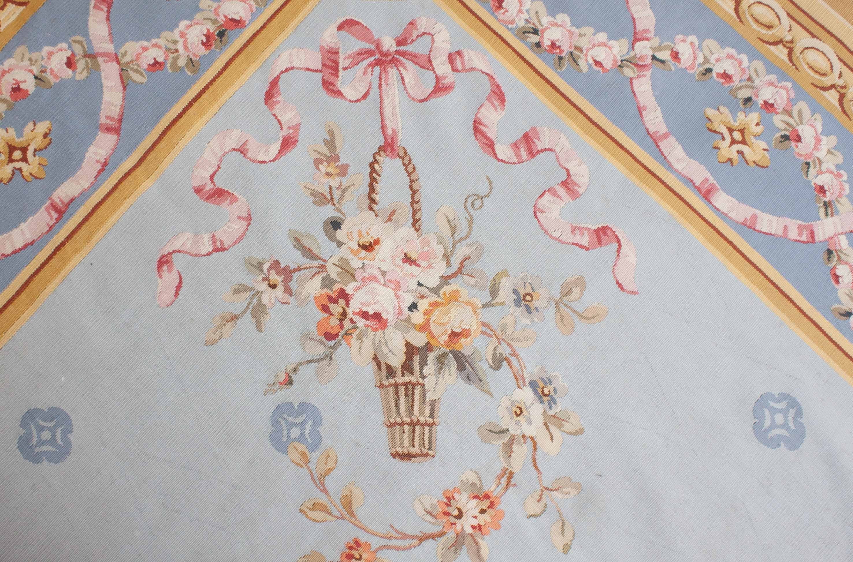 Eine Fotoaufnahme eines Aubusson Teppichs.