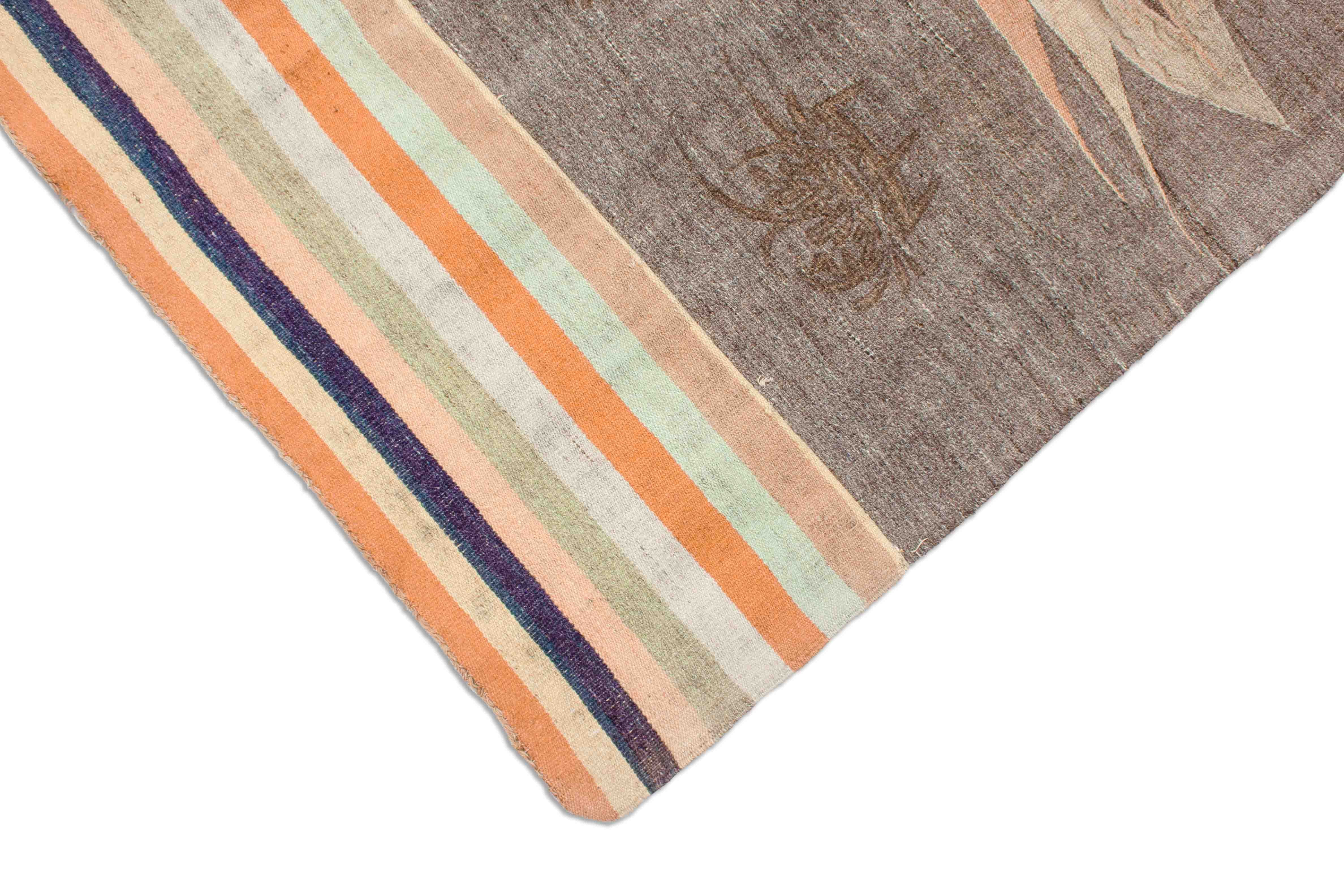 Eine Fotoaufnahme eines Japanischer Kelim Teppichs.