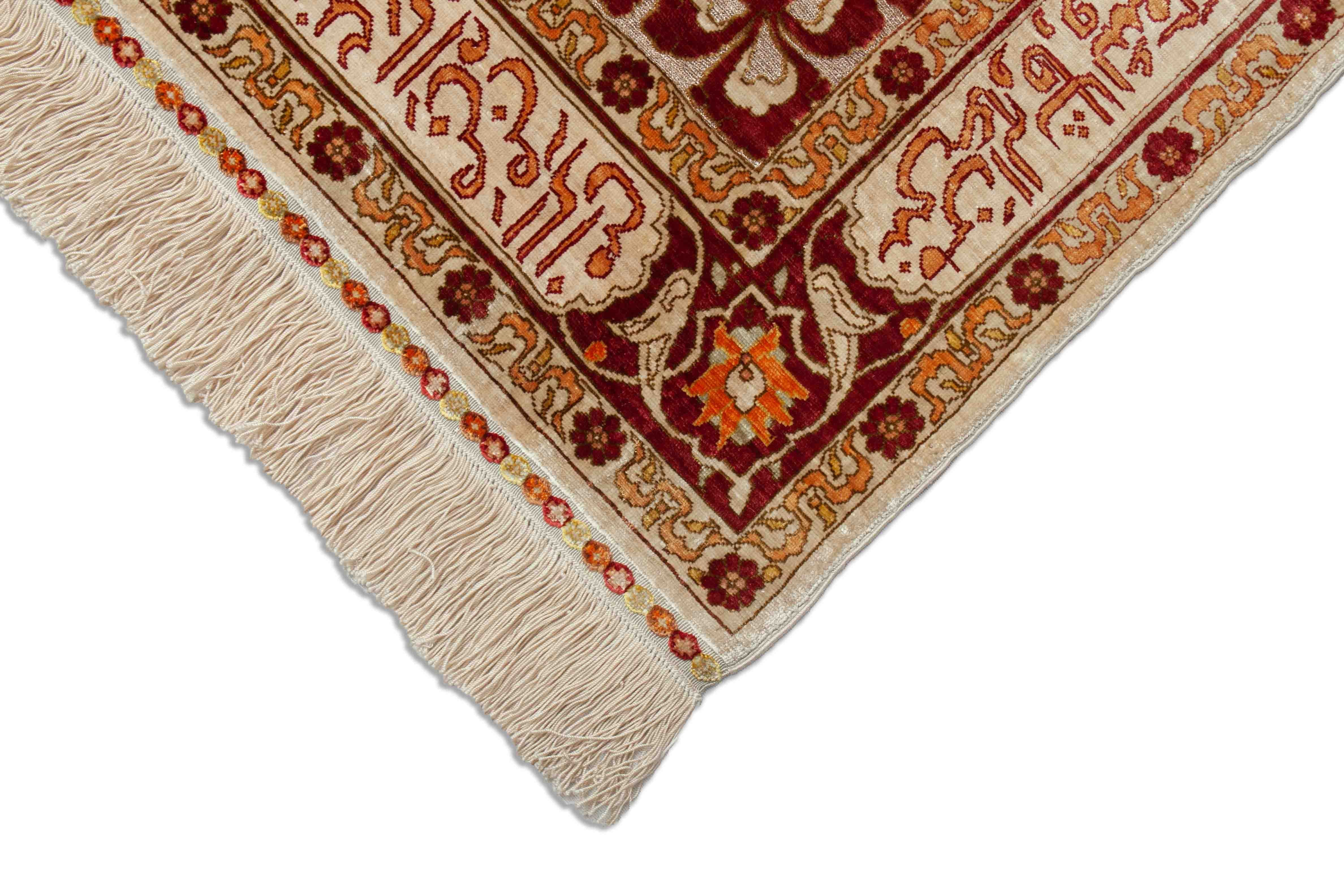 Eine Fotoaufnahme eines Hereke Teppichs.