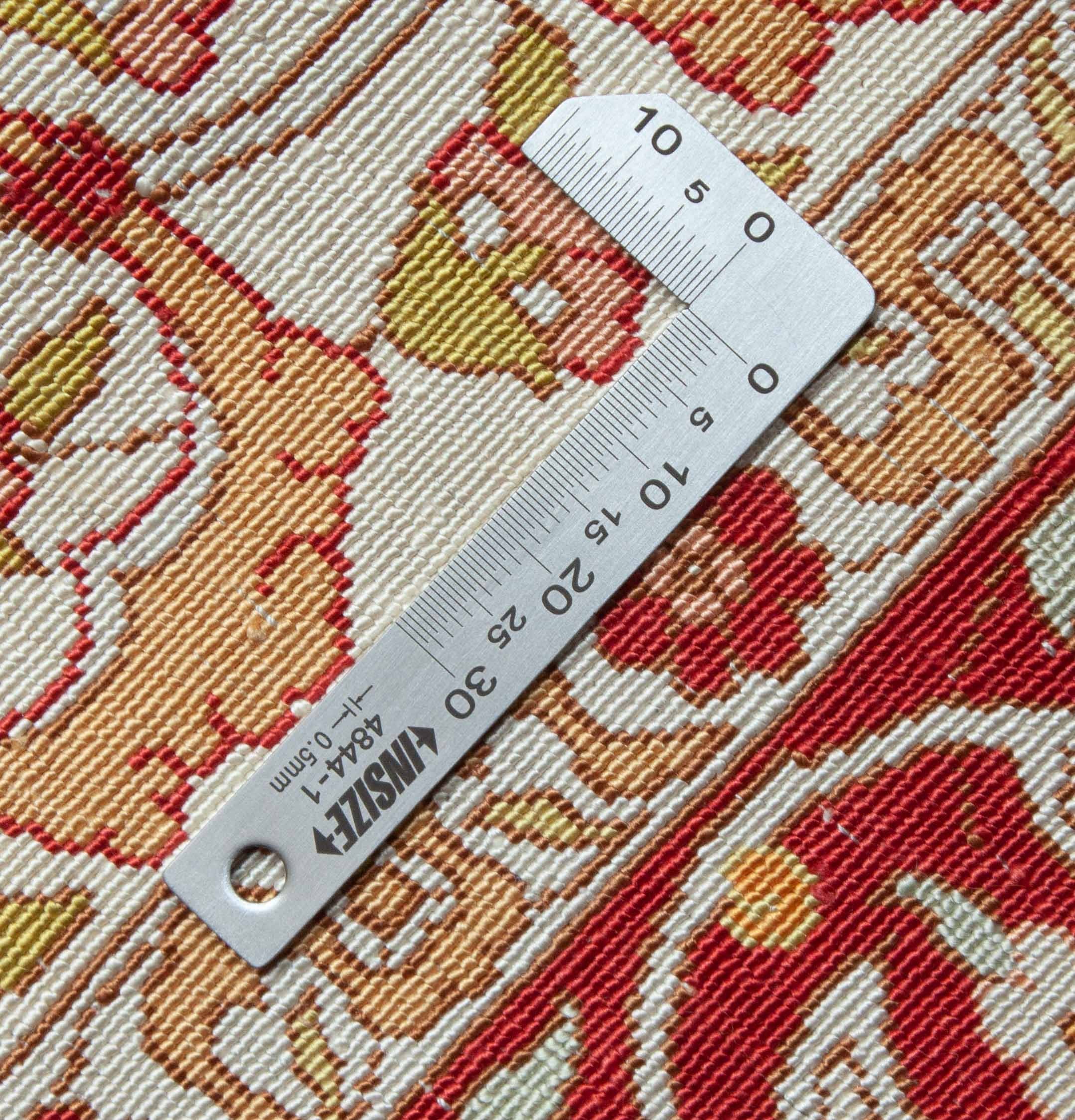 Eine Fotoaufnahme eines Hereke Teppichs.