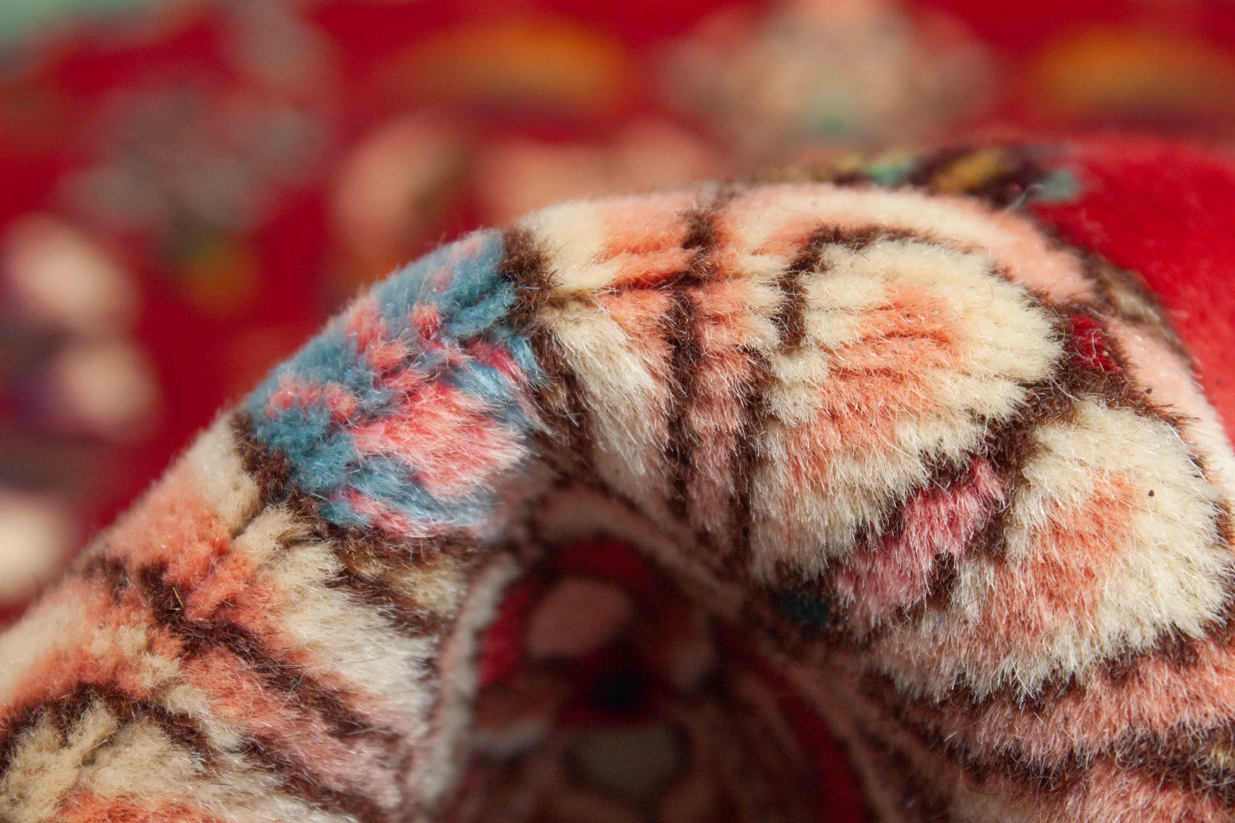 Eine Fotoaufnahme eines Täbriz Teppichs.