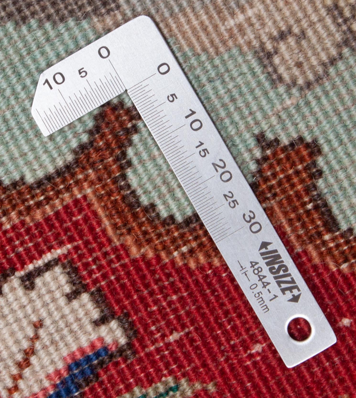 Eine Fotoaufnahme eines Täbriz Teppichs.