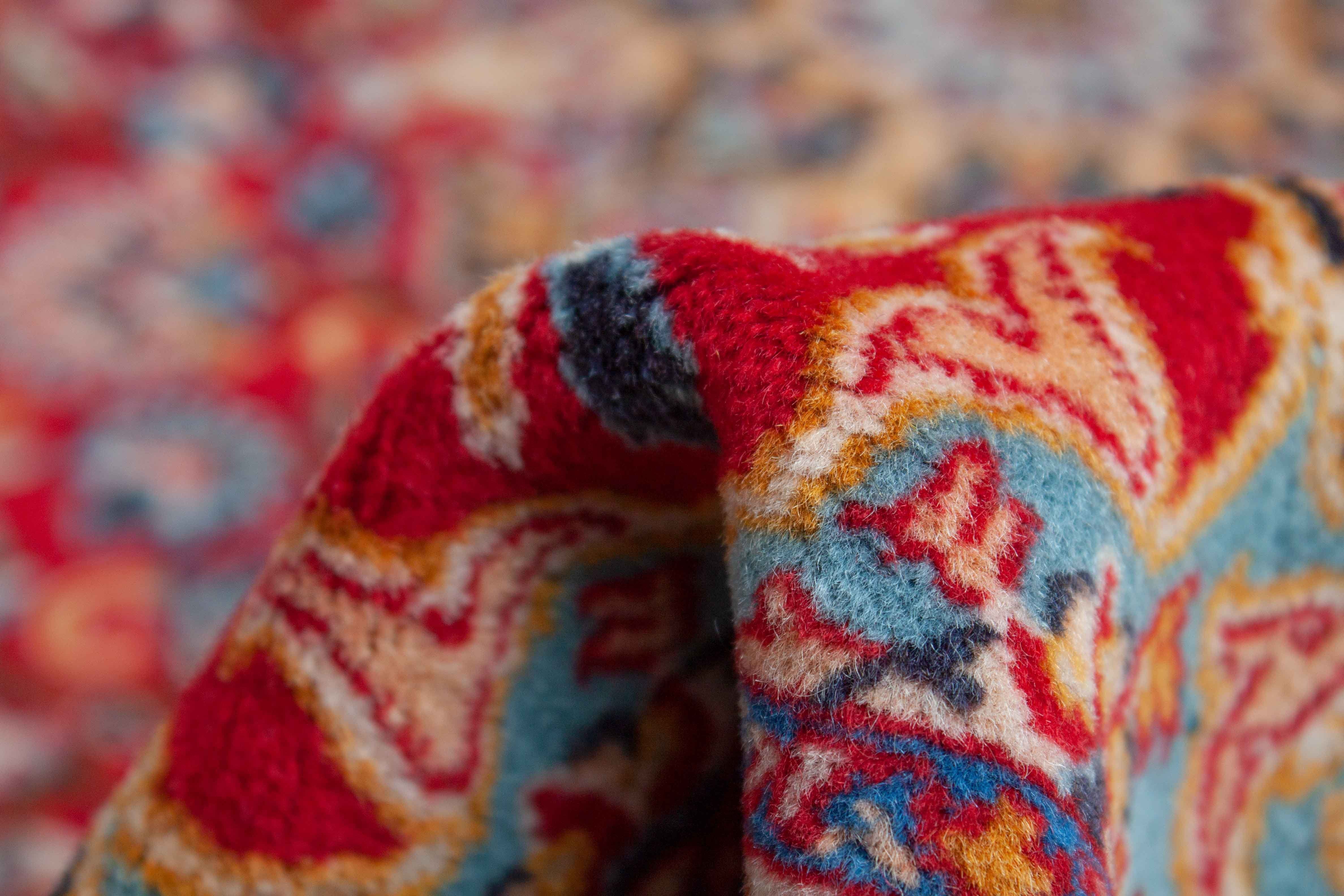 Alter orientalischer Isfahan Teppicb in dunkelrot und 158 cm x 107 cm groß