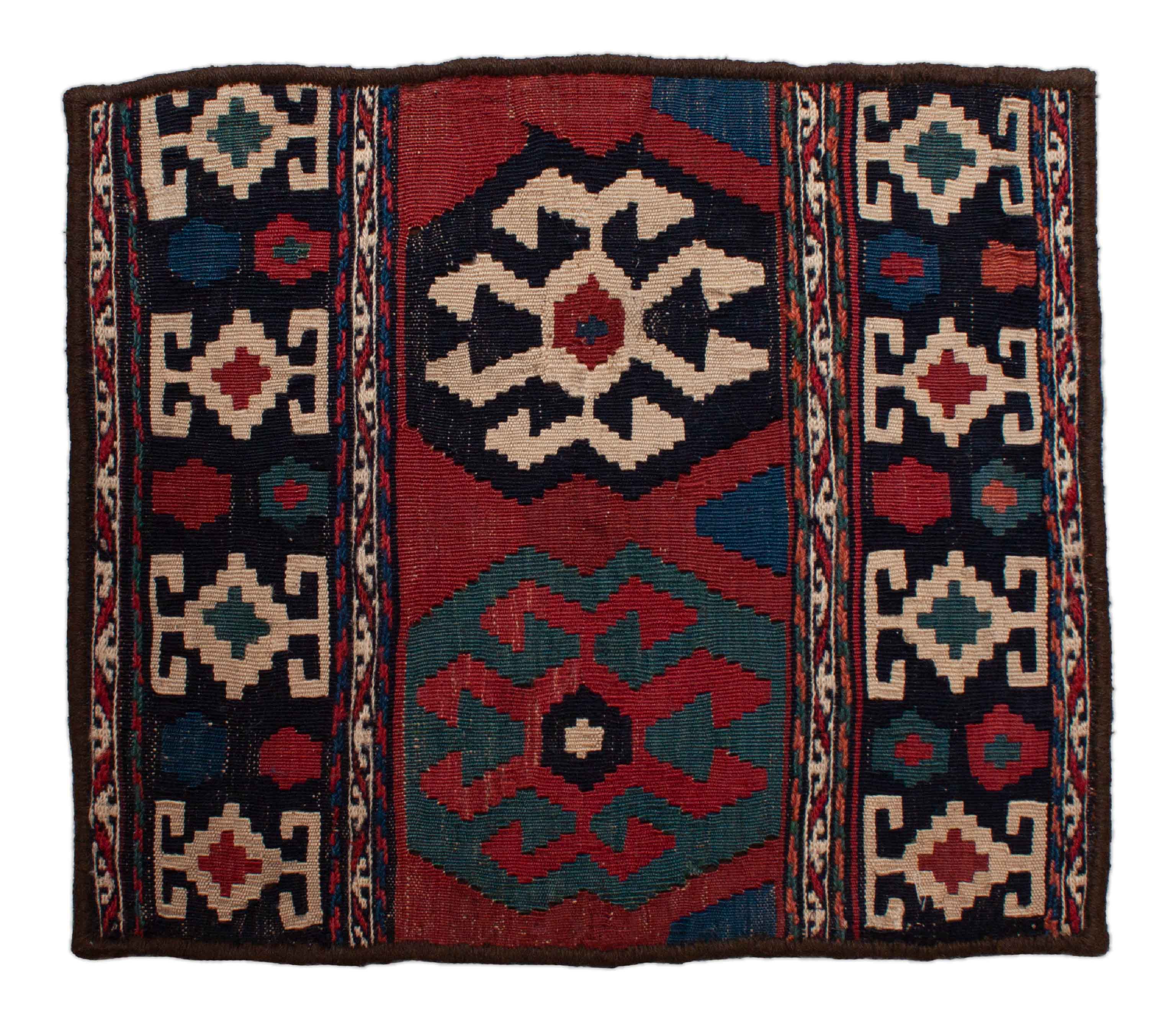 Eine Fotoaufnahme eines Kelim Teppichs.