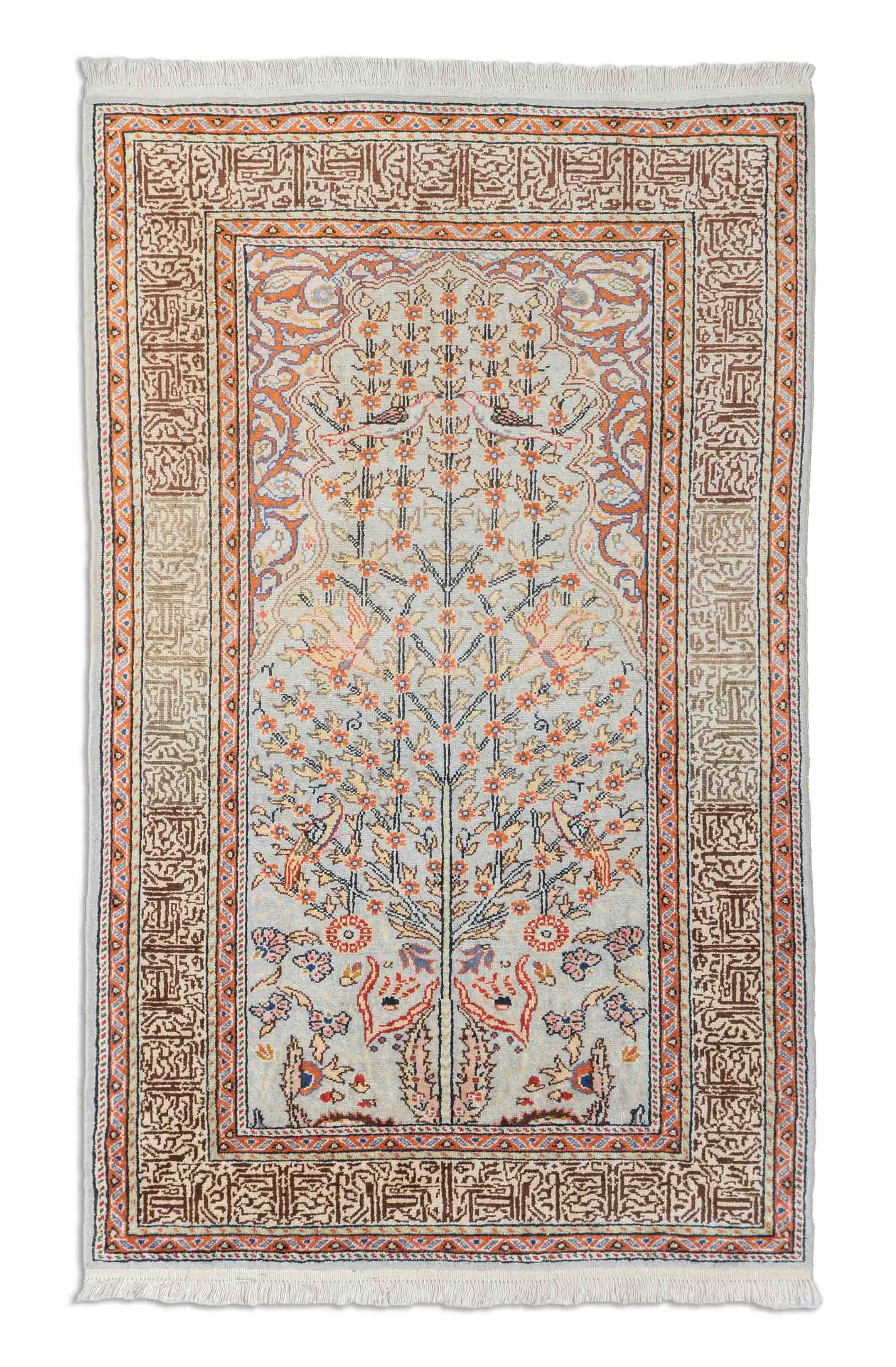 Eine Fotoaufnahme eines Kayseri aus merzerisierter Baumwolle Teppichs.