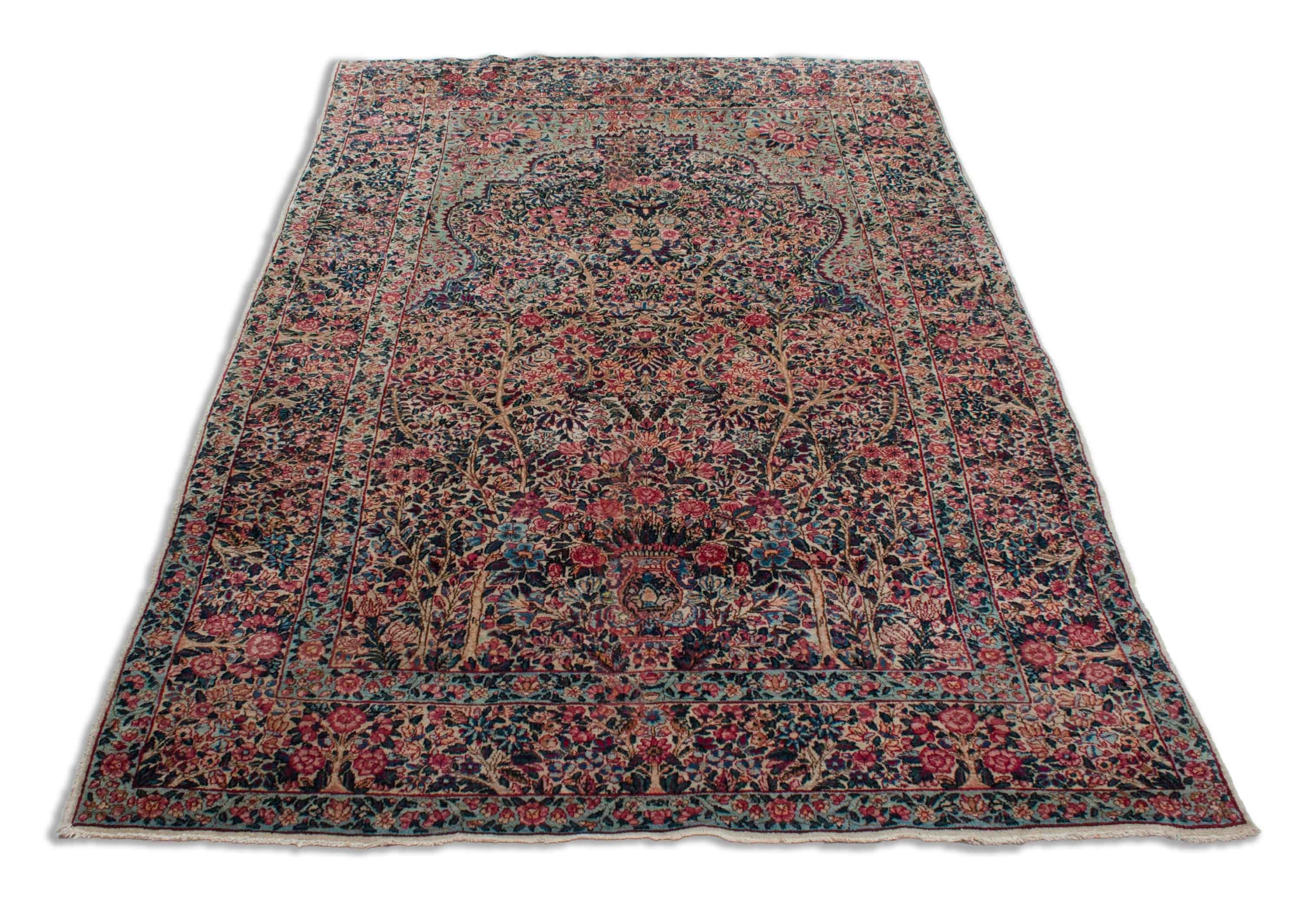 Eine Fotoaufnahme eines Kerman Teppichs.