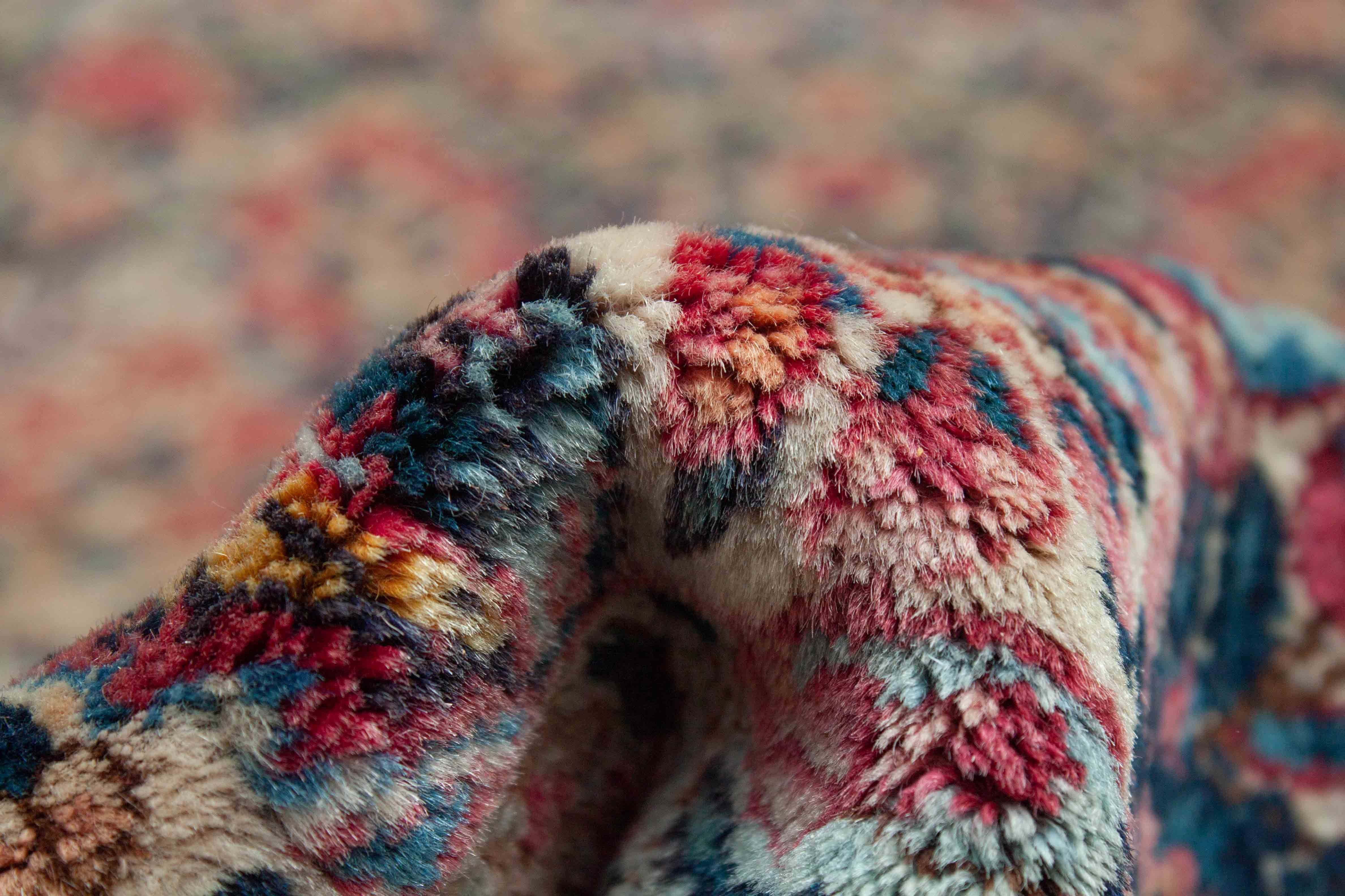 Eine Fotoaufnahme eines Kerman Teppichs.