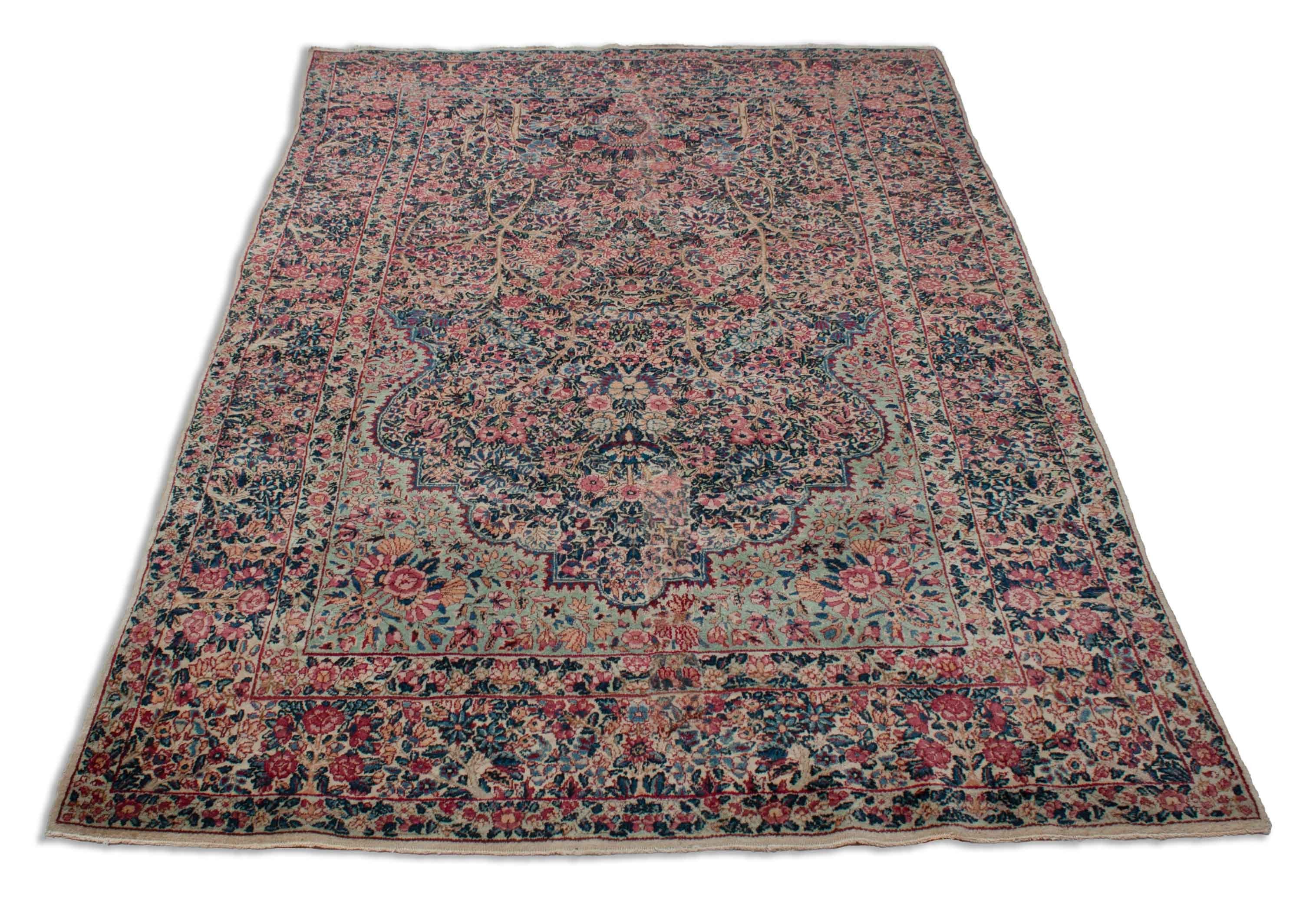 Eine Fotoaufnahme eines Kerman Teppichs.