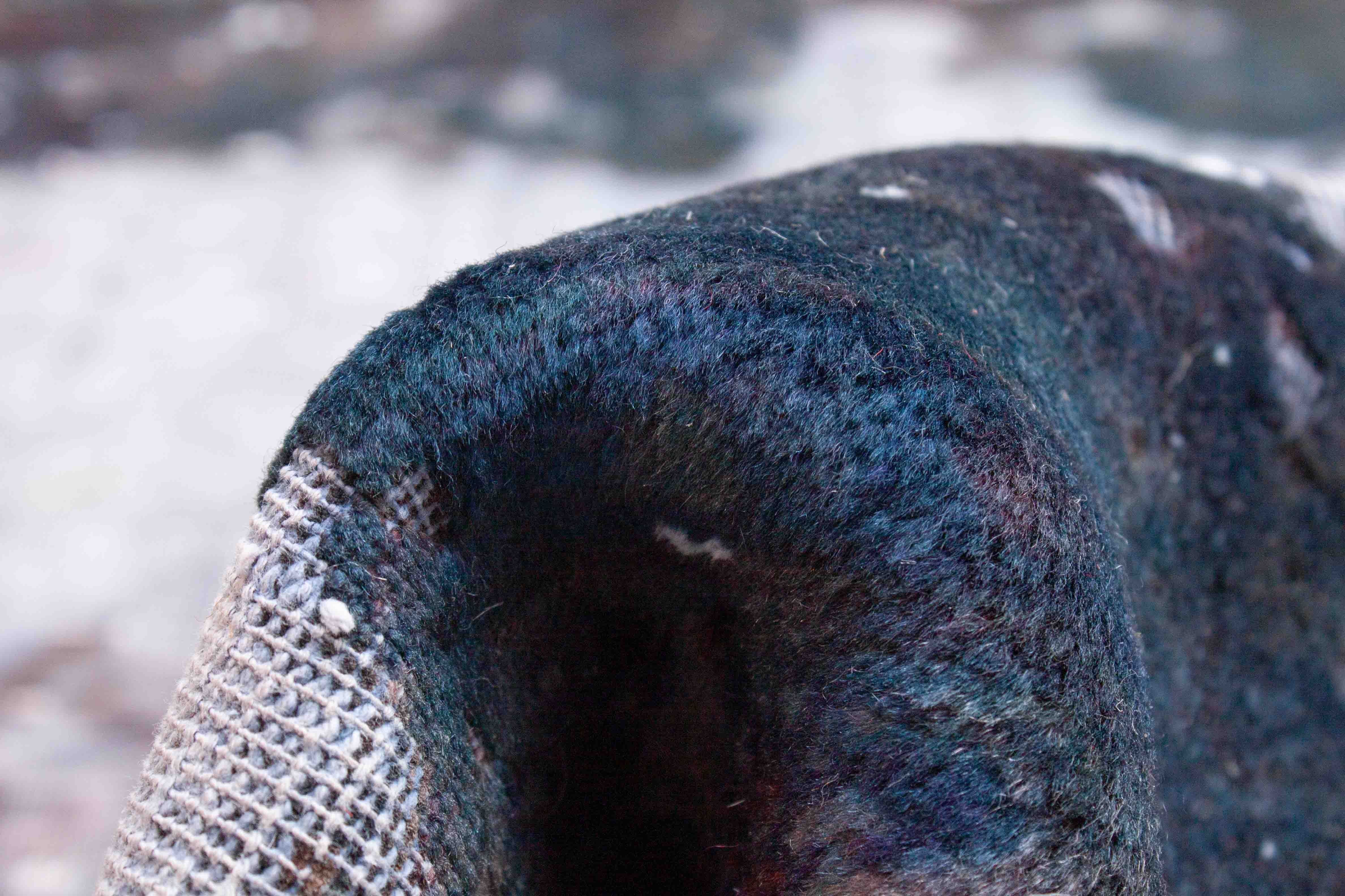 Eine Fotoaufnahme eines Vintage Teppich Teppichs.