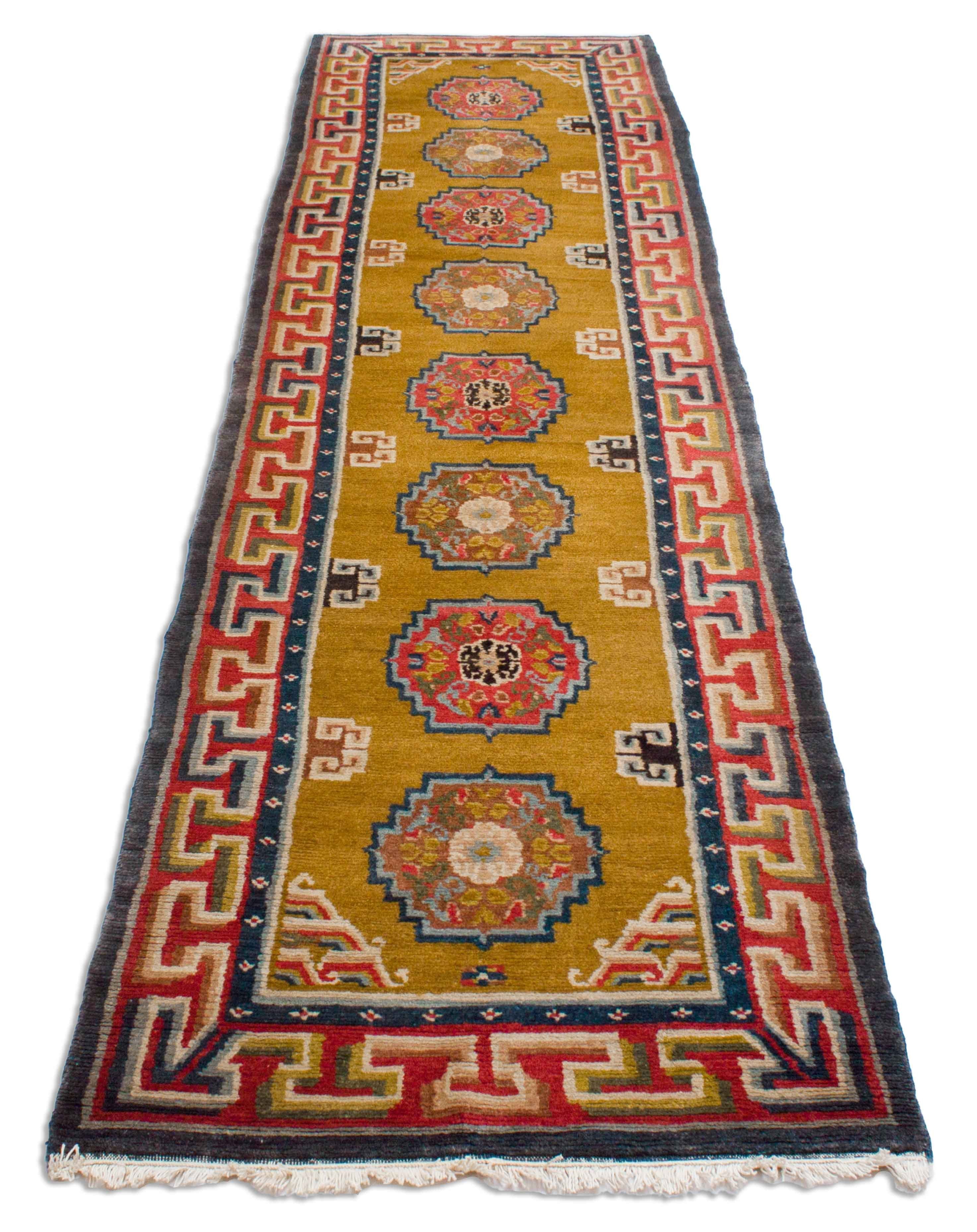 Eine Fotoaufnahme eines Nepal Teppich Teppichs.