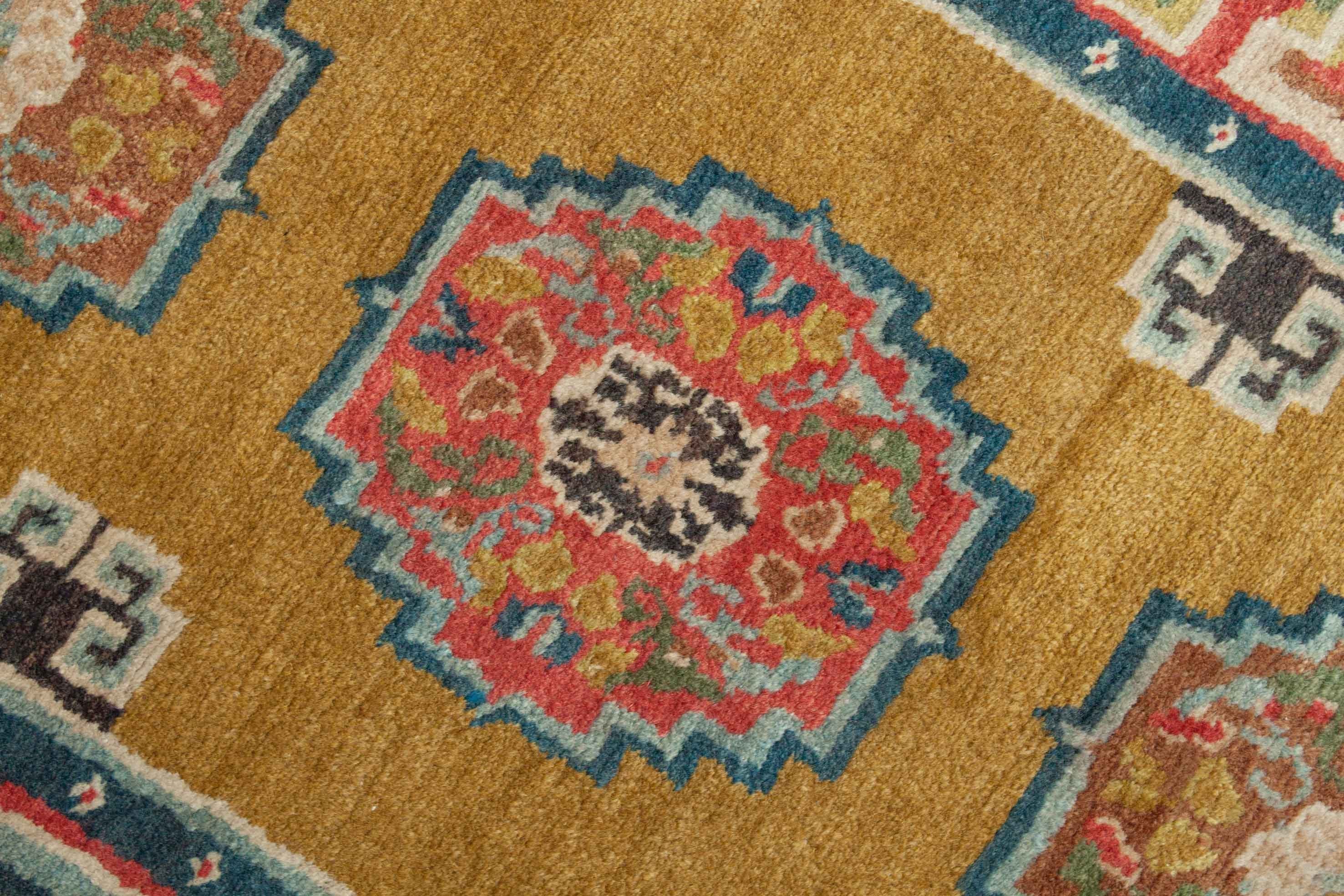 Eine Fotoaufnahme eines Nepal Teppich Teppichs.