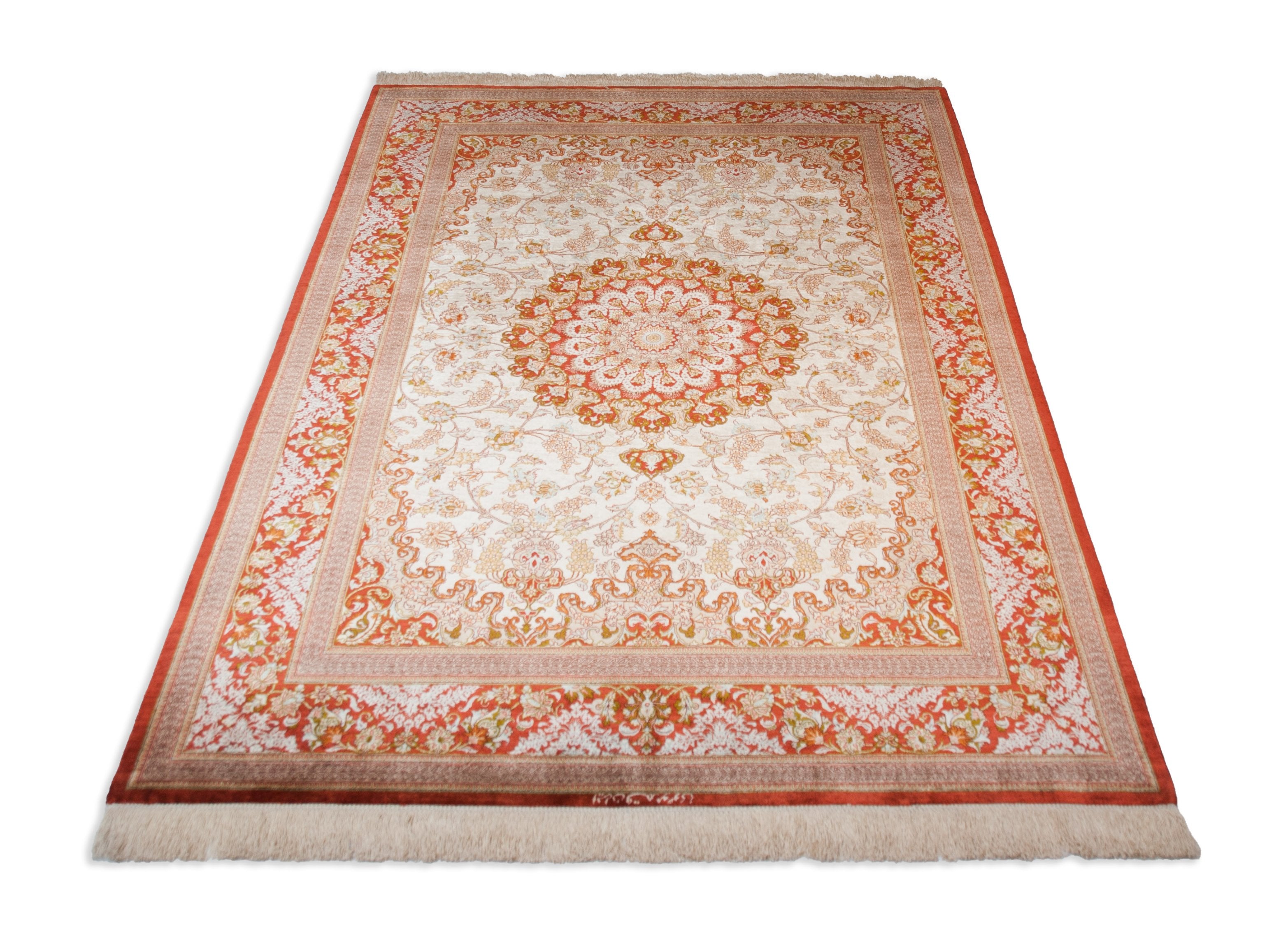 Eine Fotoaufnahme eines Ghom Teppichs.