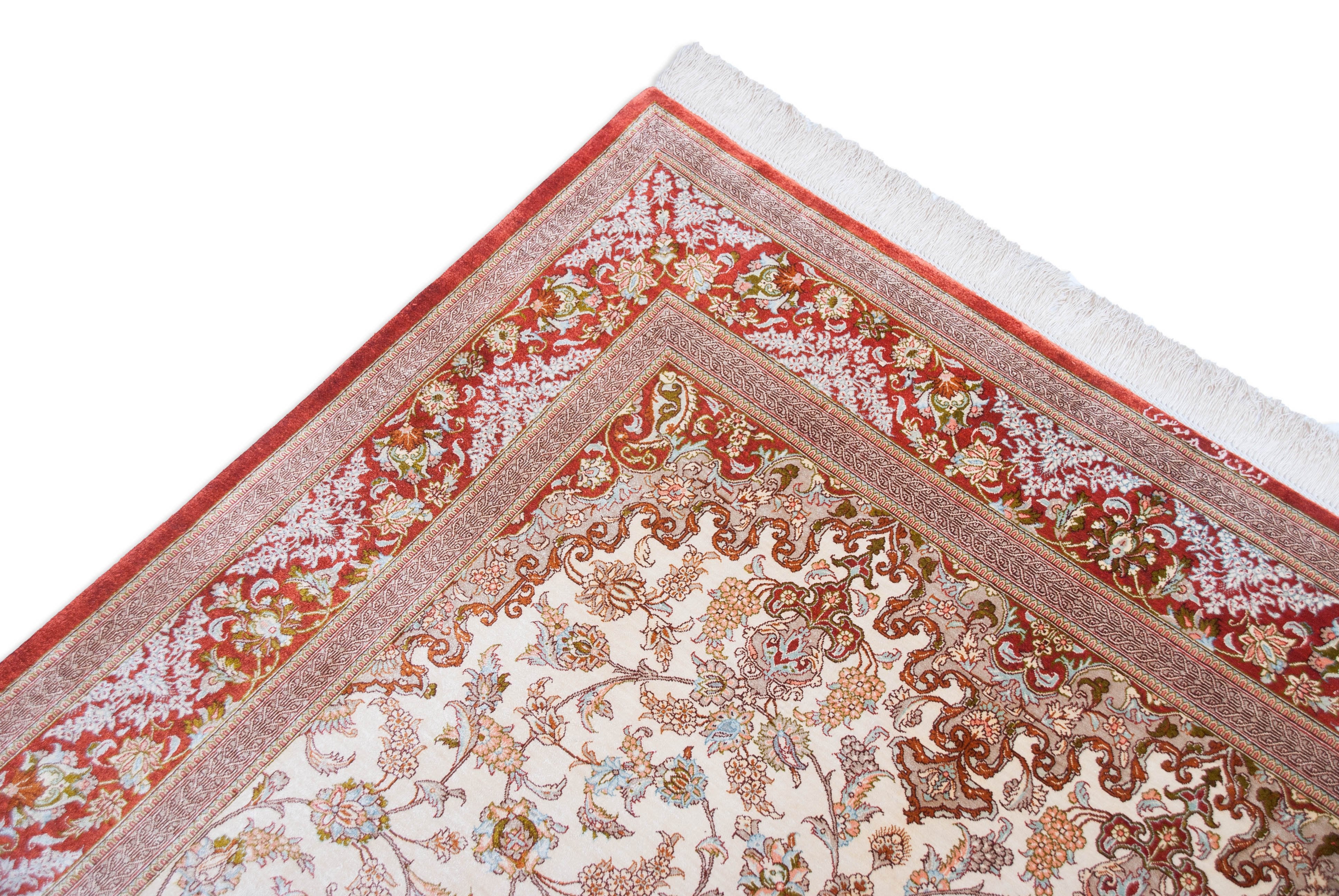 Eine Fotoaufnahme eines Ghom Teppichs.