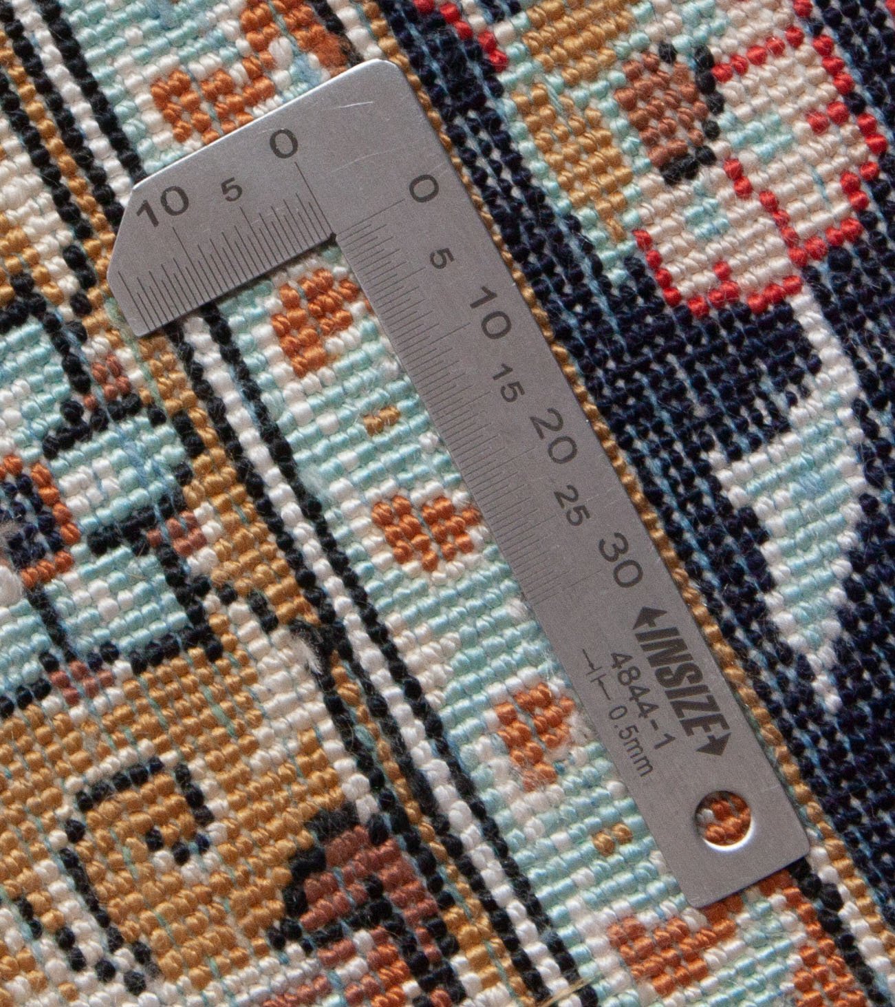 Eine Fotoaufnahme eines Ghom Teppichs.