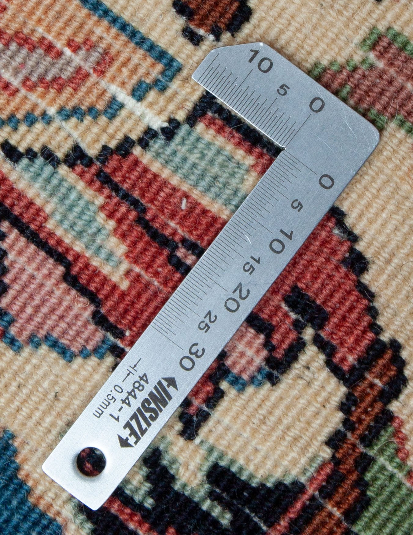 Eine Fotoaufnahme eines Bidjar Teppichs.