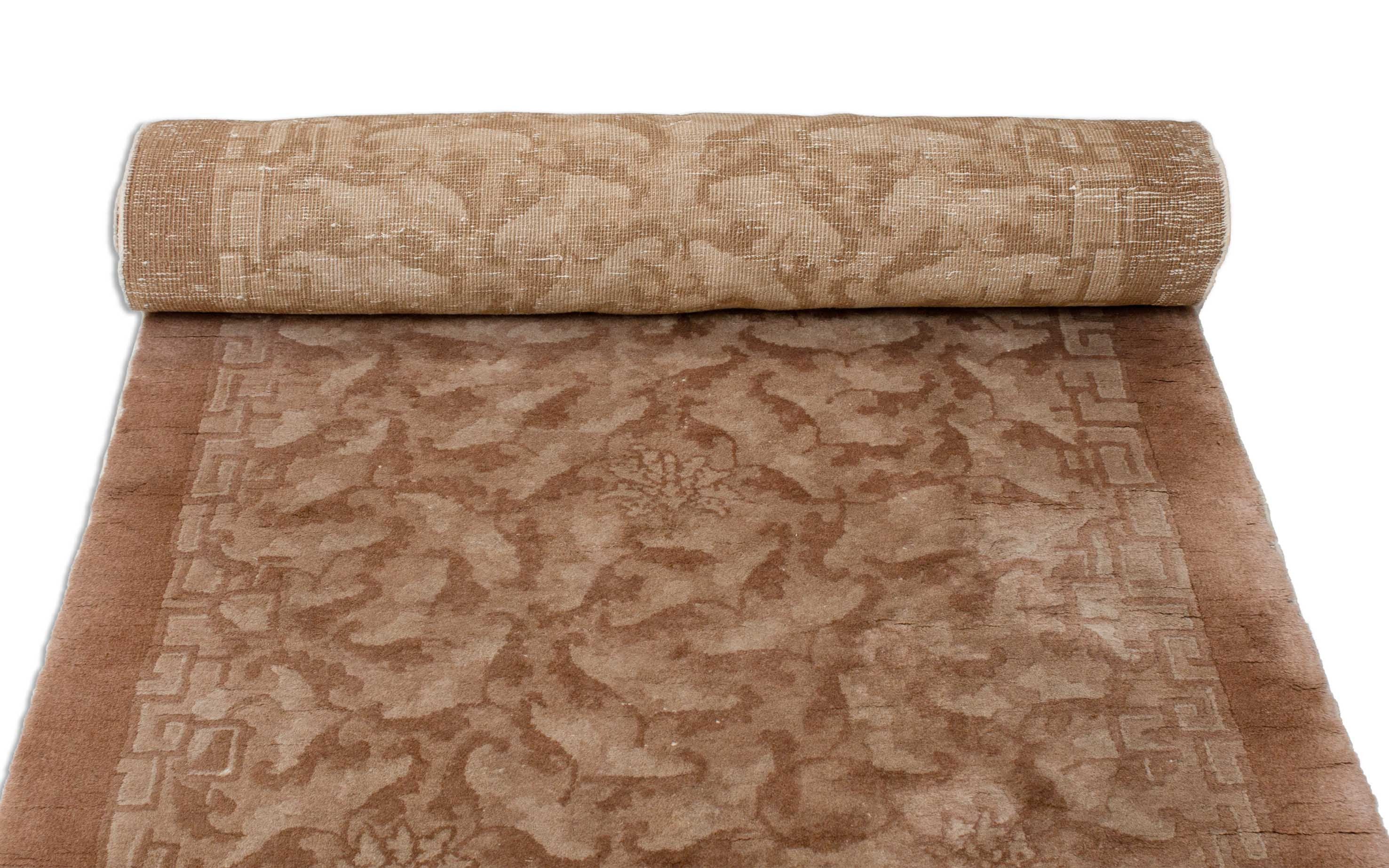 Eine Fotoaufnahme eines US Import China Teppich Teppichs.