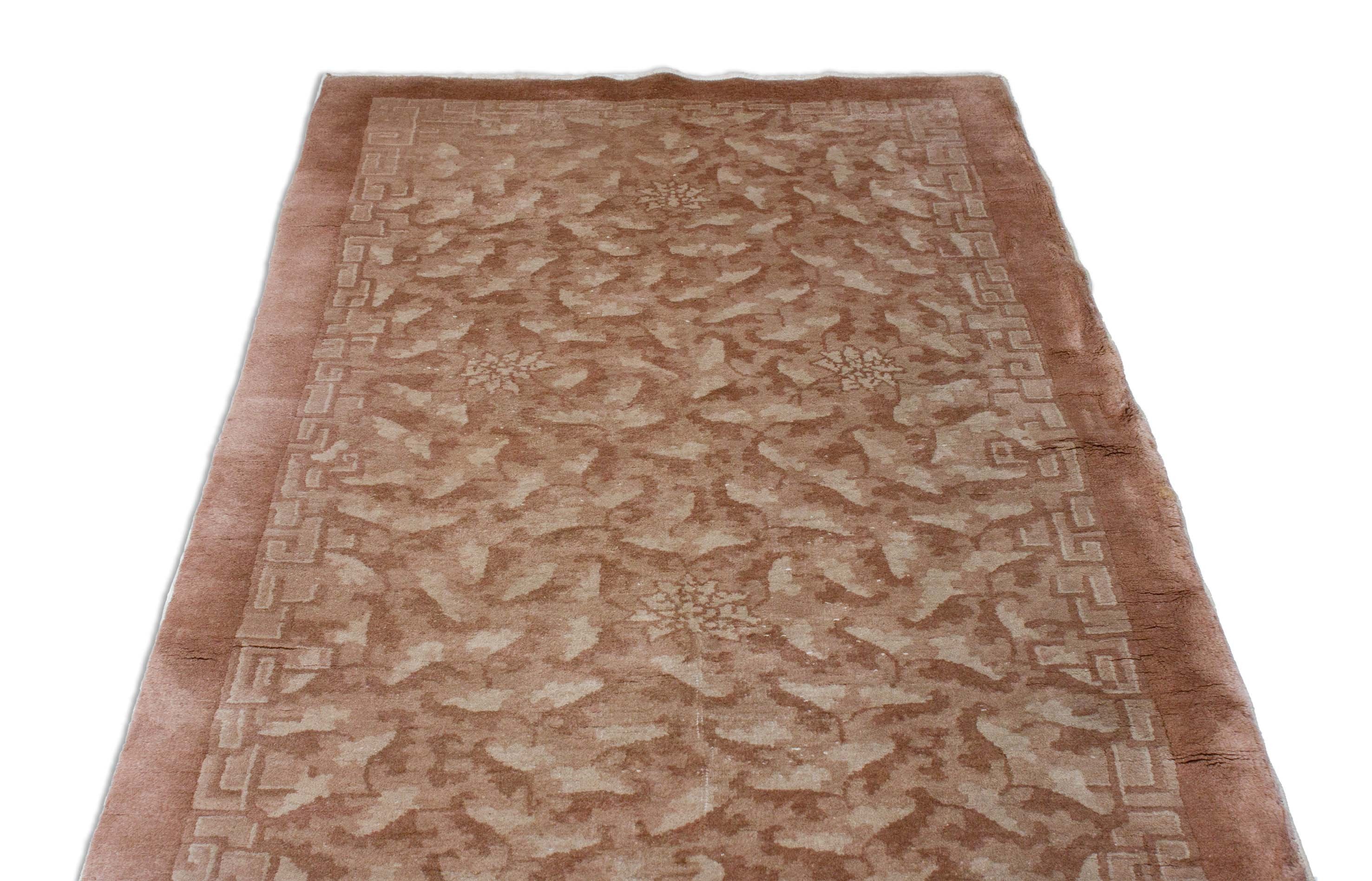 Eine Fotoaufnahme eines US Import China Teppich Teppichs.