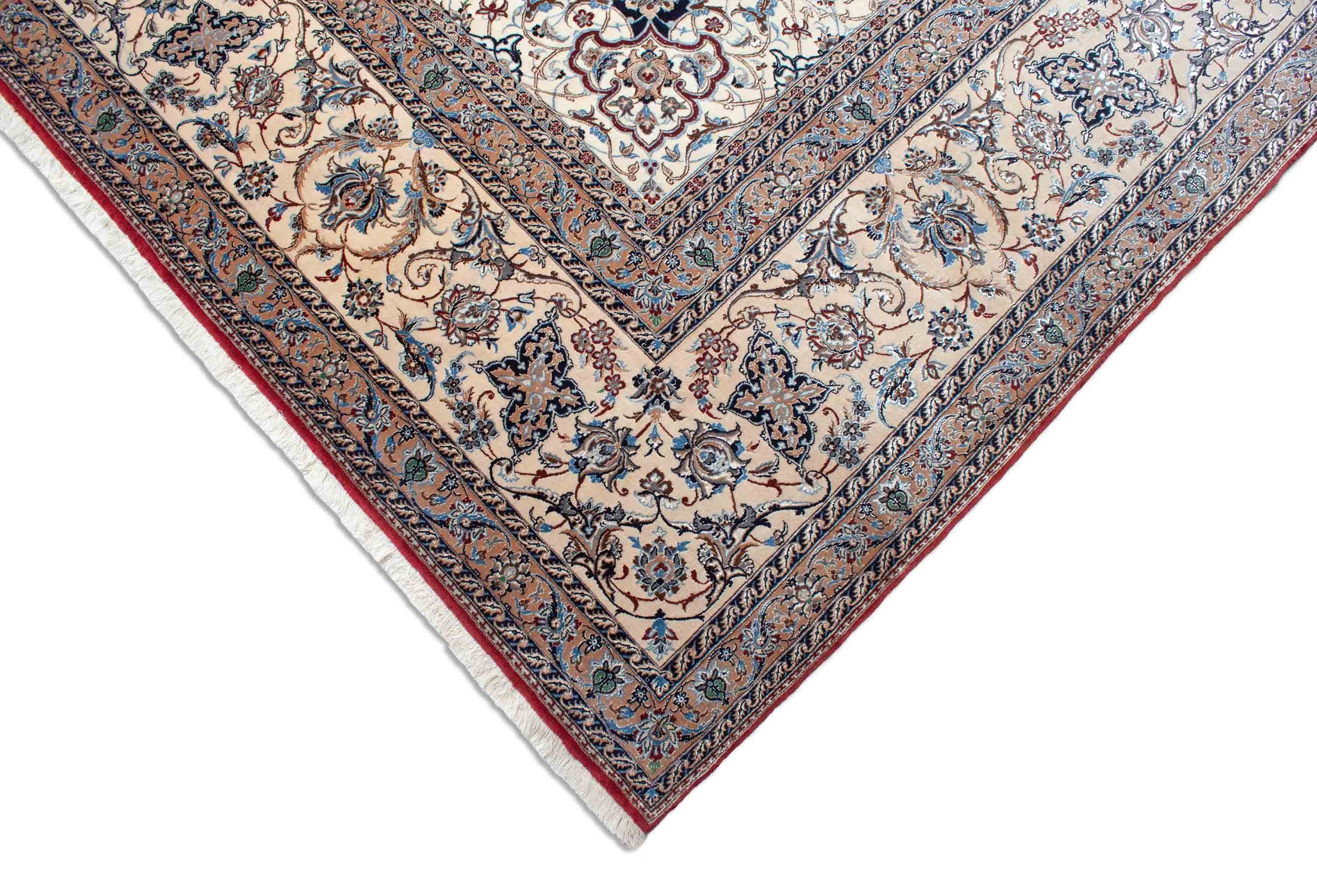 Floraler Nain Teppich in dunkelblau, weiß und 444 cm x 307 cm groß