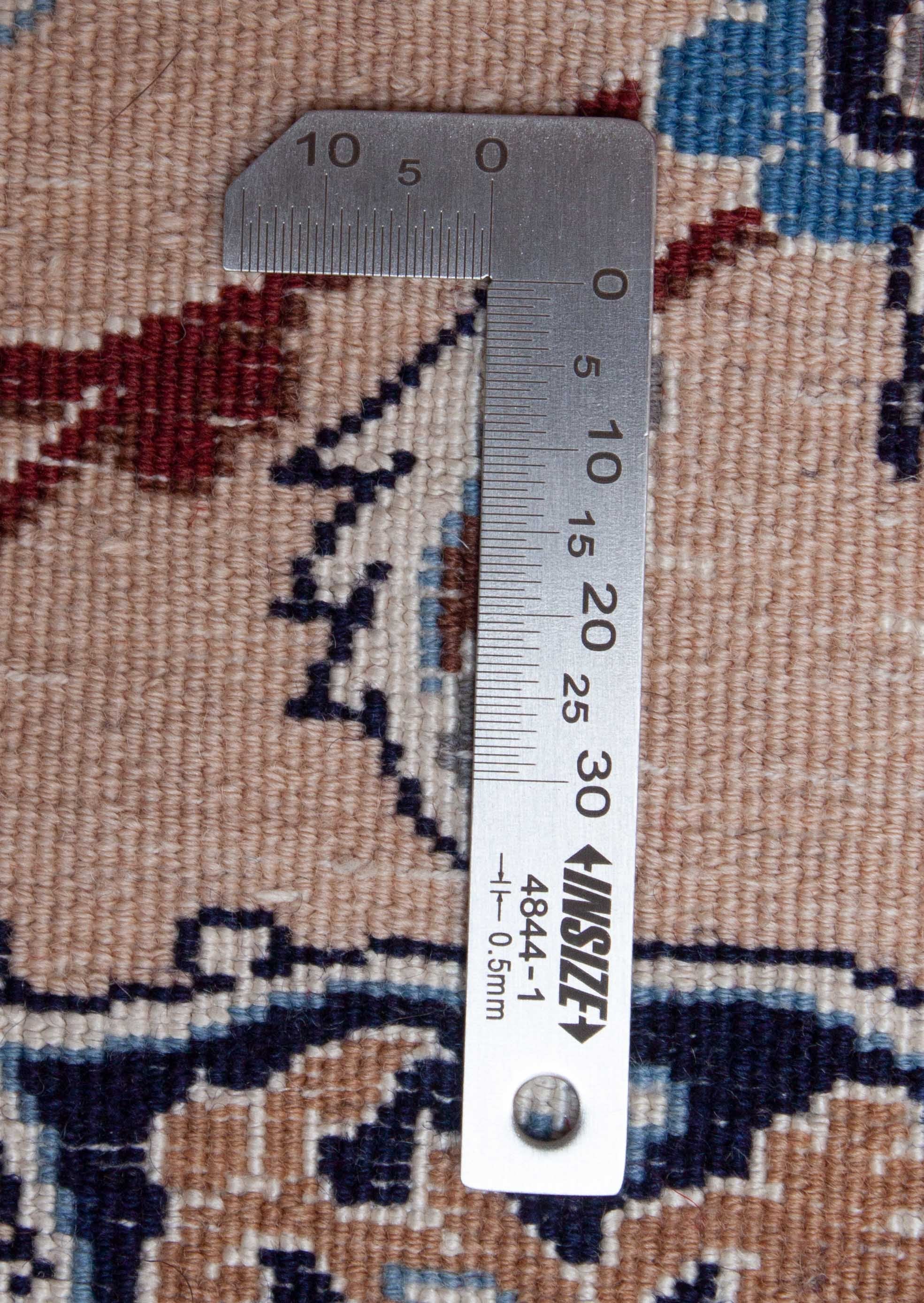 Floraler Nain Teppich in dunkelblau, weiß und 444 cm x 307 cm groß