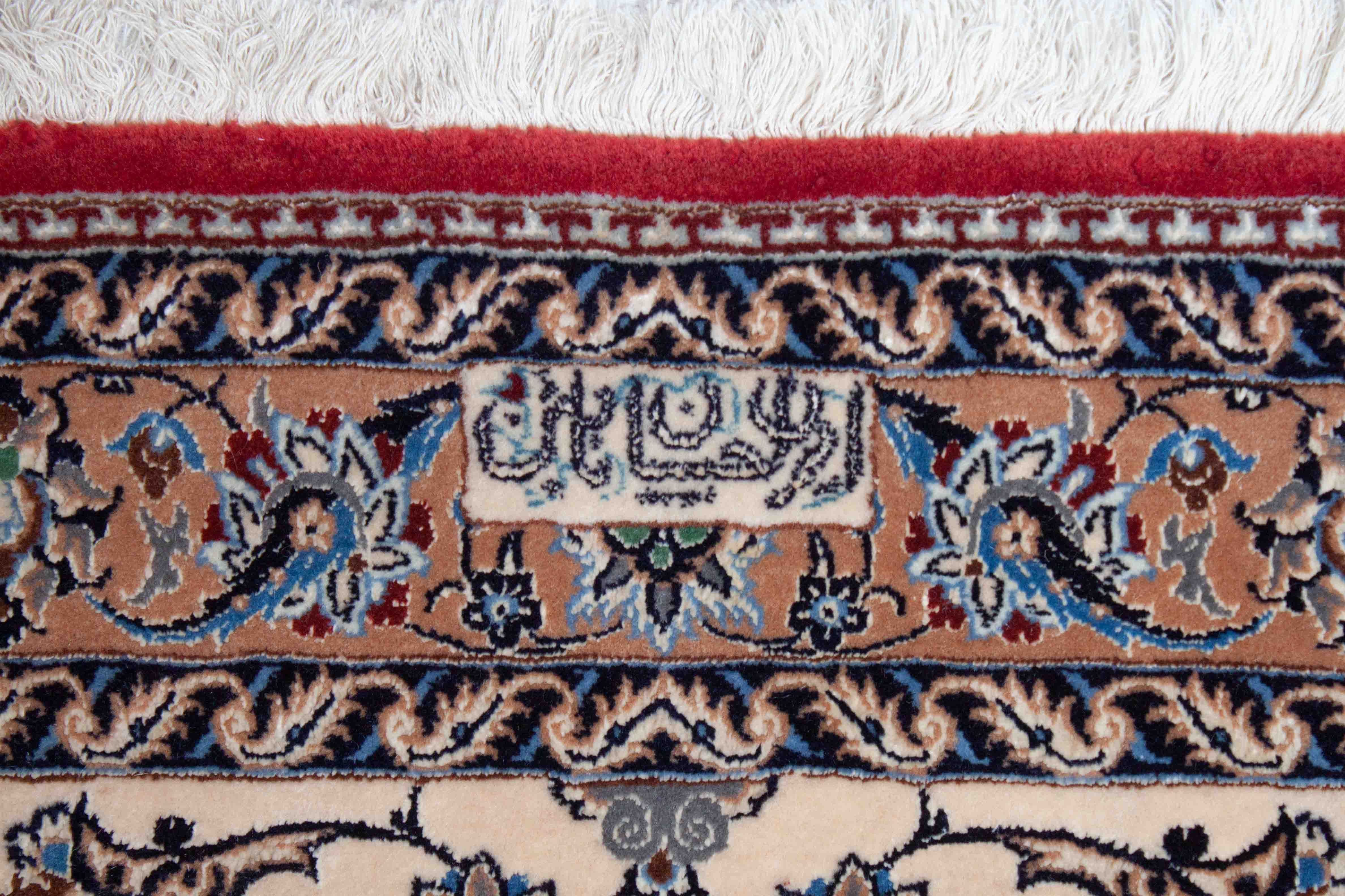 Floraler Nain Teppich in dunkelblau, weiß und 444 cm x 307 cm groß