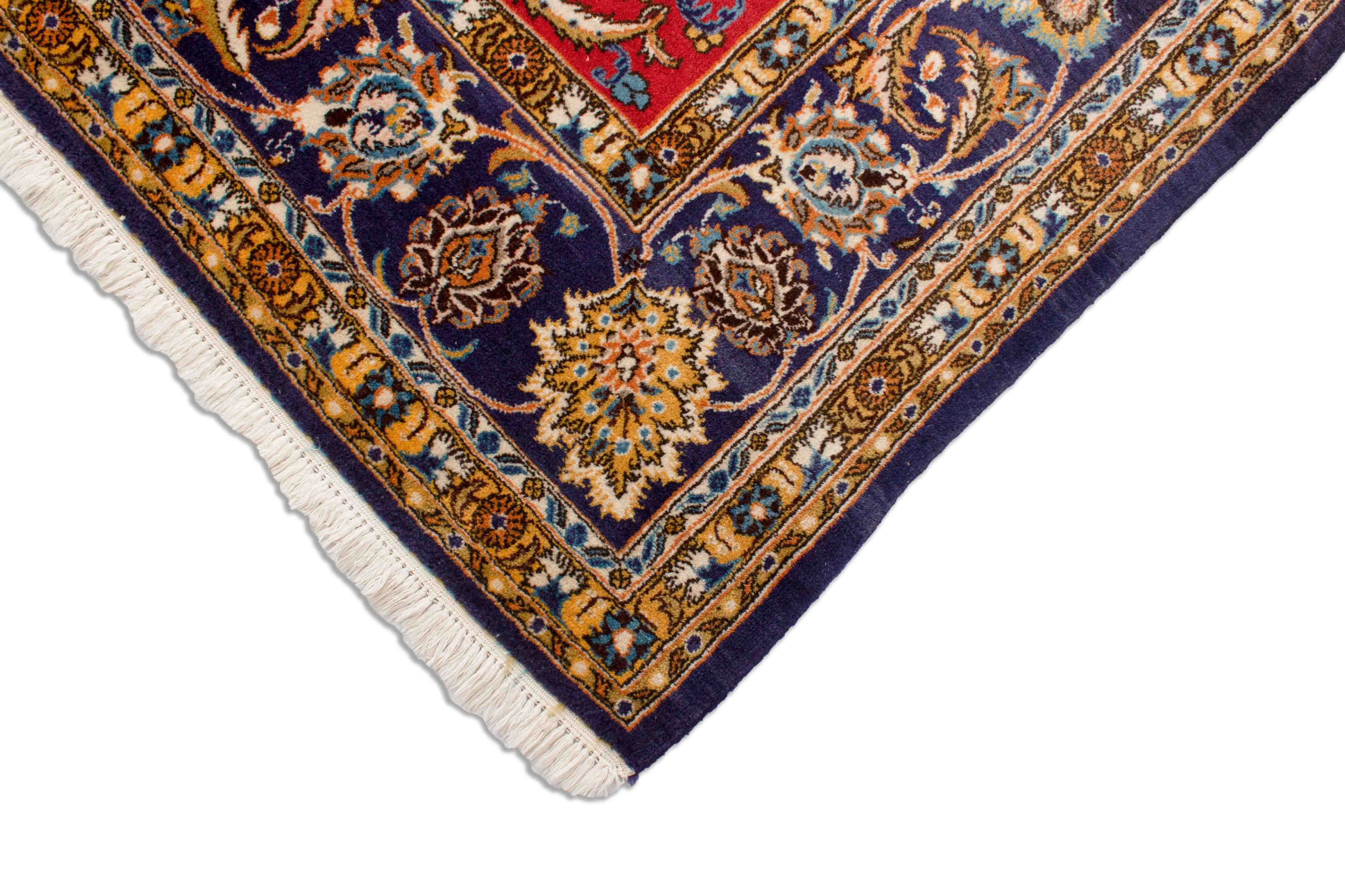 Eine Fotoaufnahme eines Ghom Teppichs.