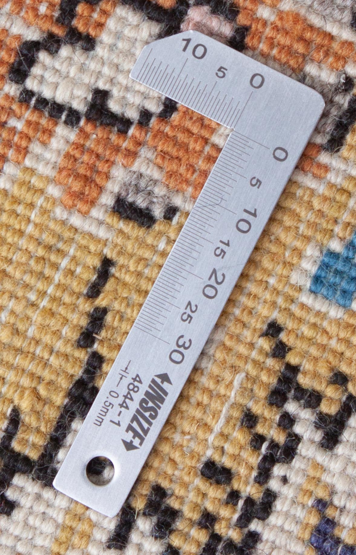 Eine Fotoaufnahme eines Ghom Teppichs.