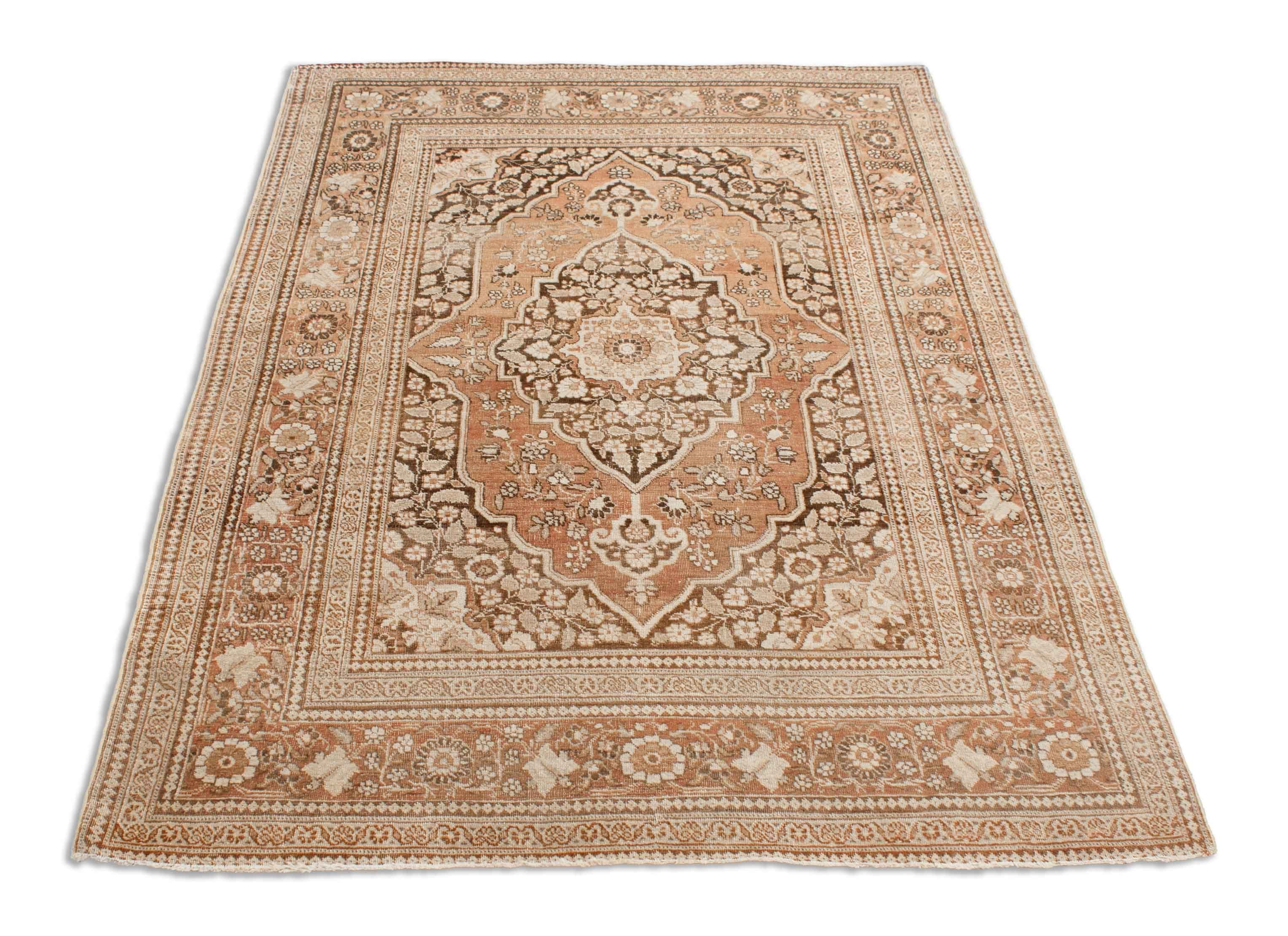 Eine Fotoaufnahme eines Täbriz Teppichs.