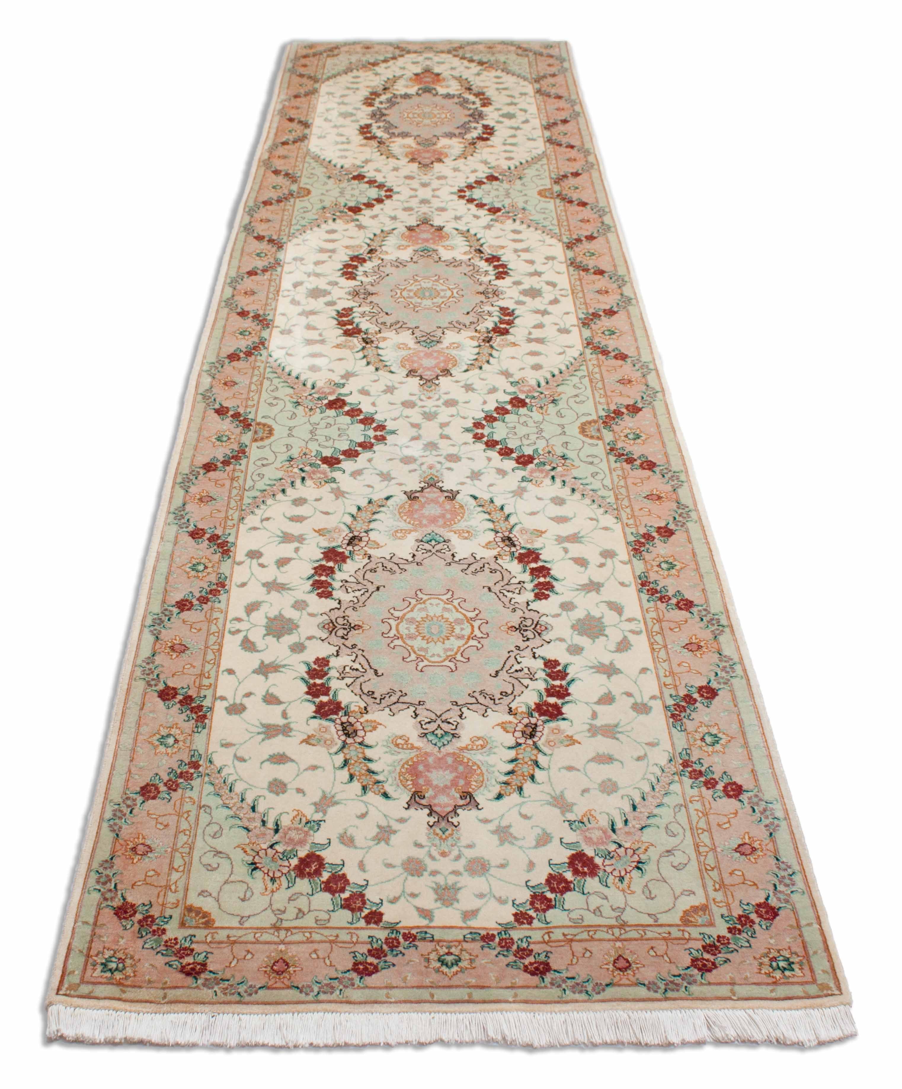 Eine Fotoaufnahme eines Täbriz Teppichs.