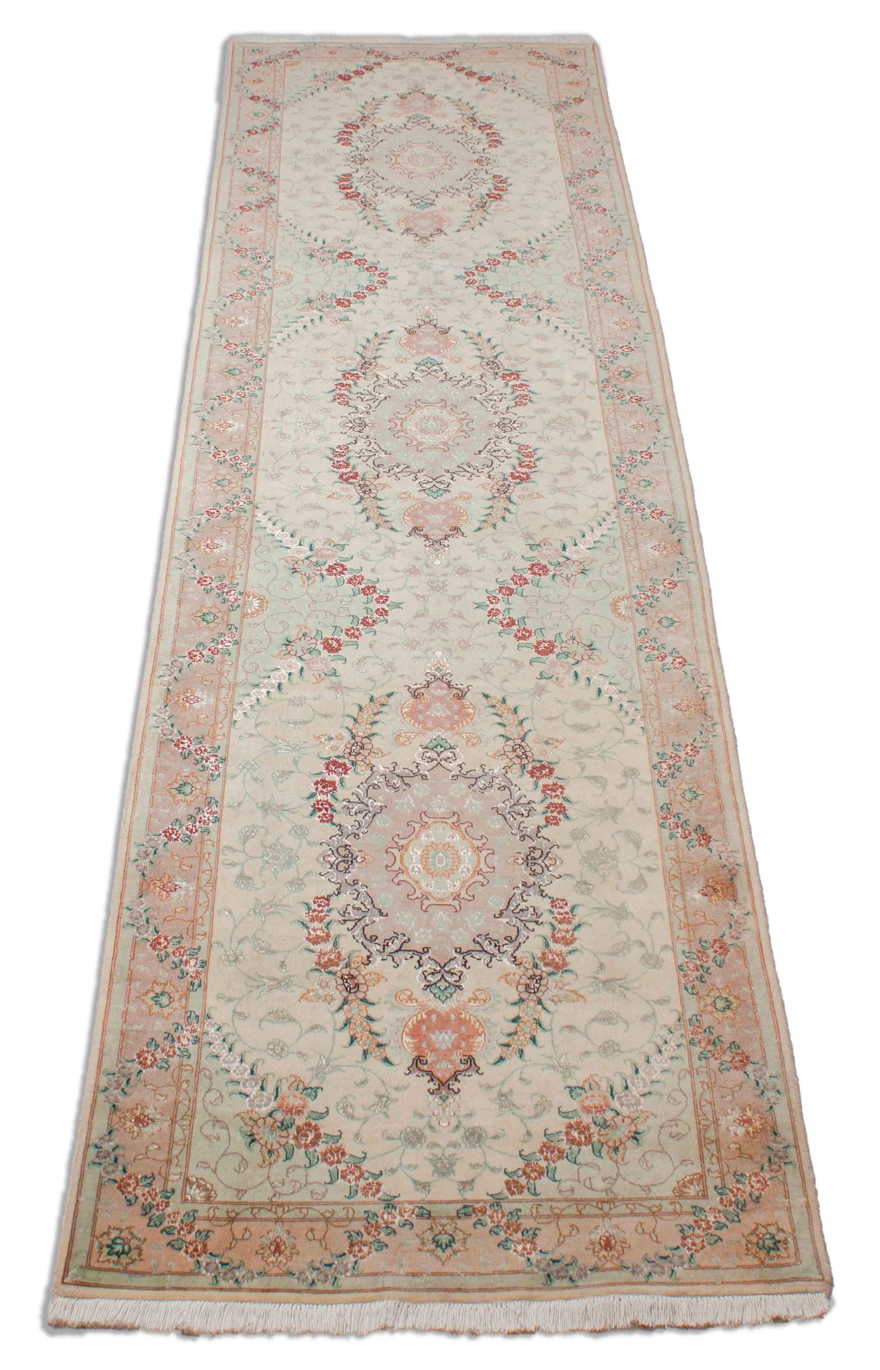 Eine Fotoaufnahme eines Täbriz Teppichs.