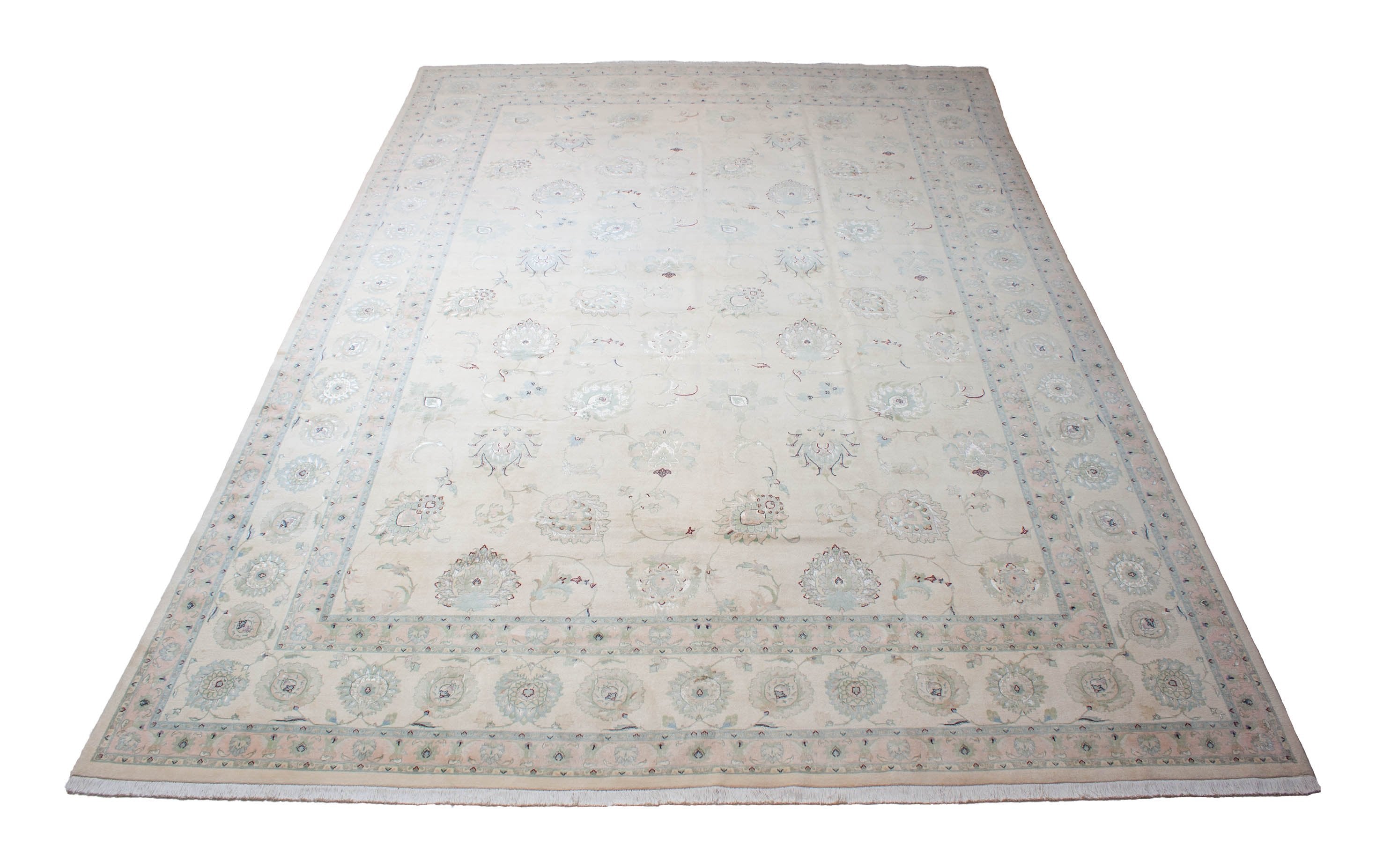 Eine Fotoaufnahme eines Täbriz Teppichs.