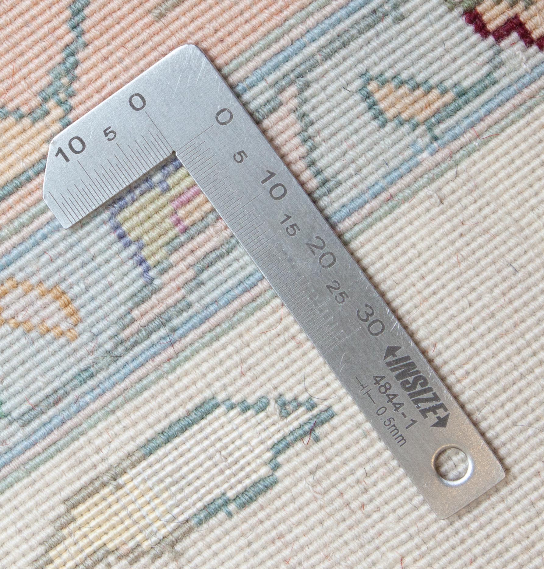 Eine Fotoaufnahme eines Täbriz Teppichs.