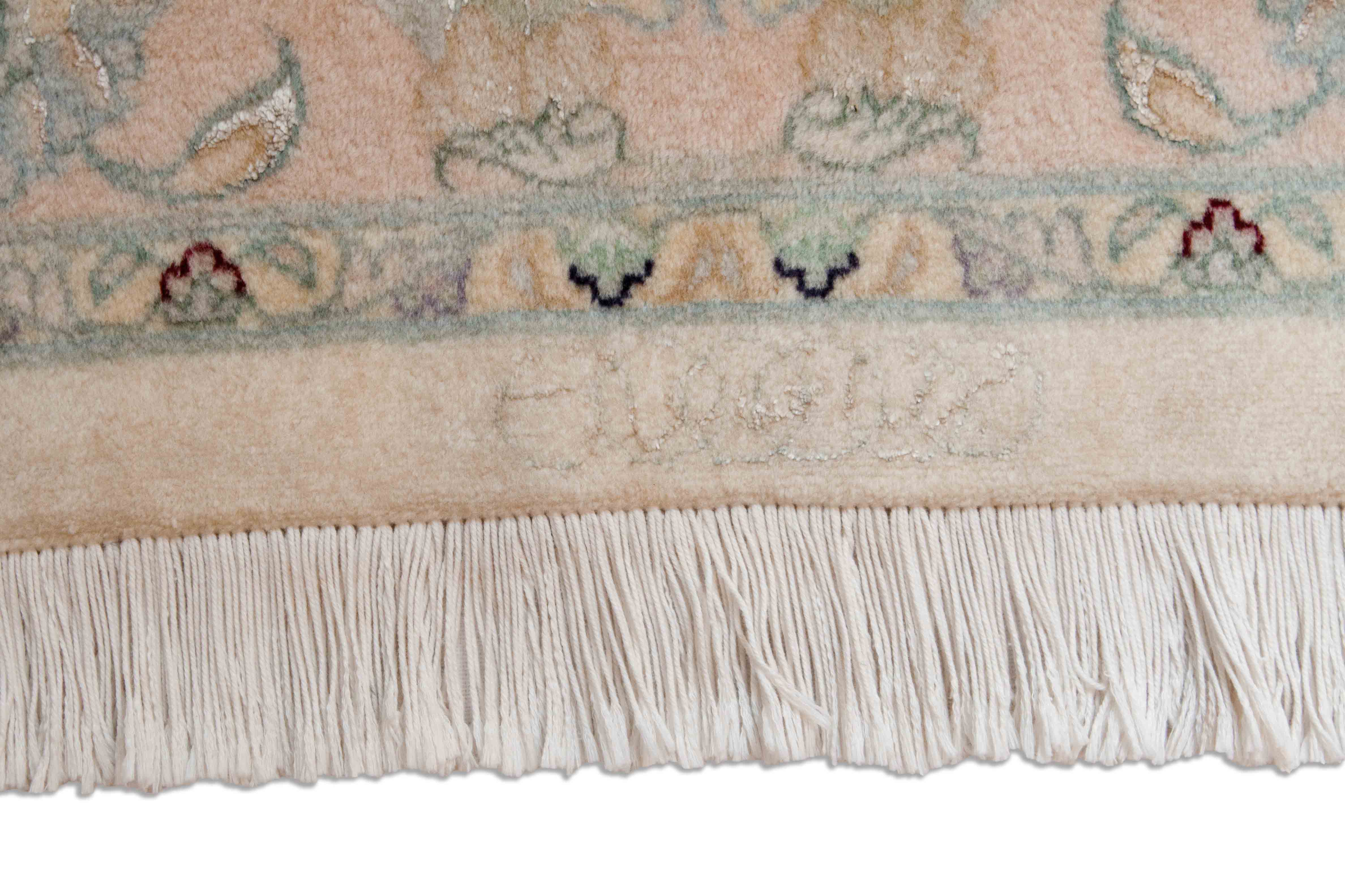 Eine Fotoaufnahme eines Täbriz Teppichs.