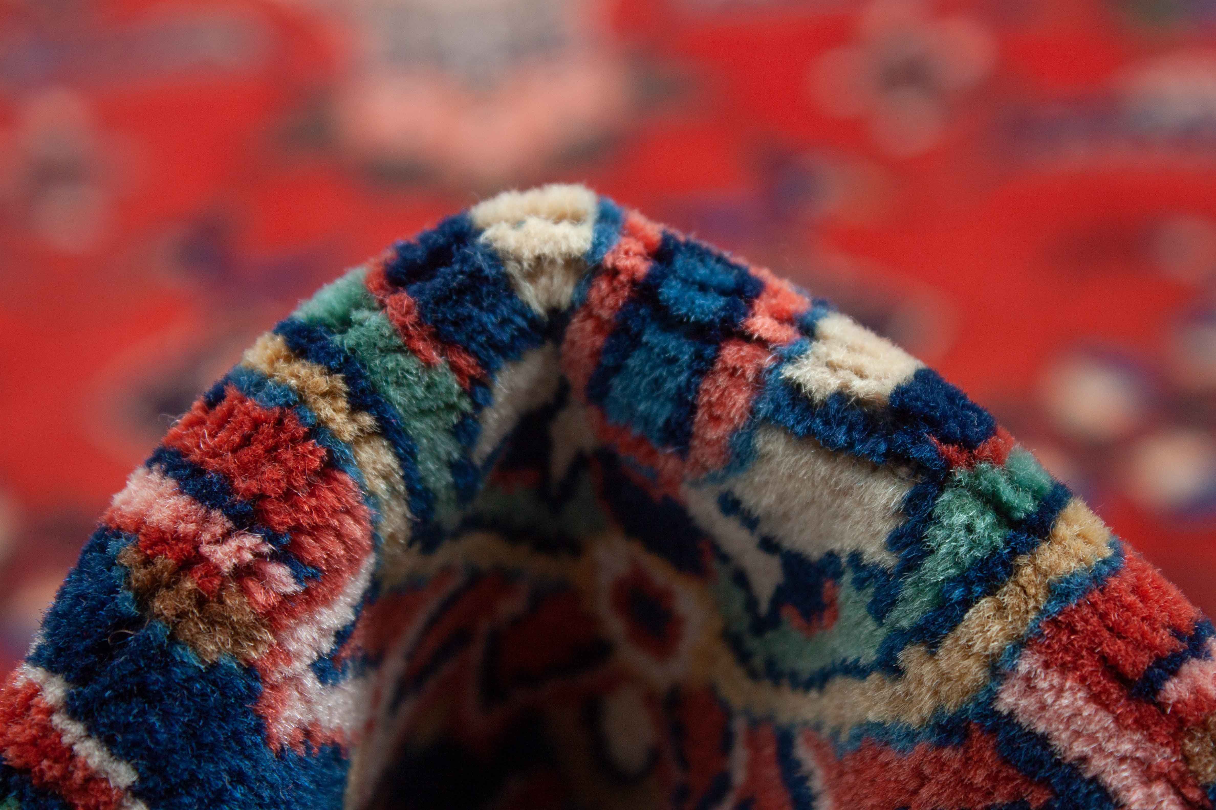 Eine Fotoaufnahme eines Keshan Teppichs.