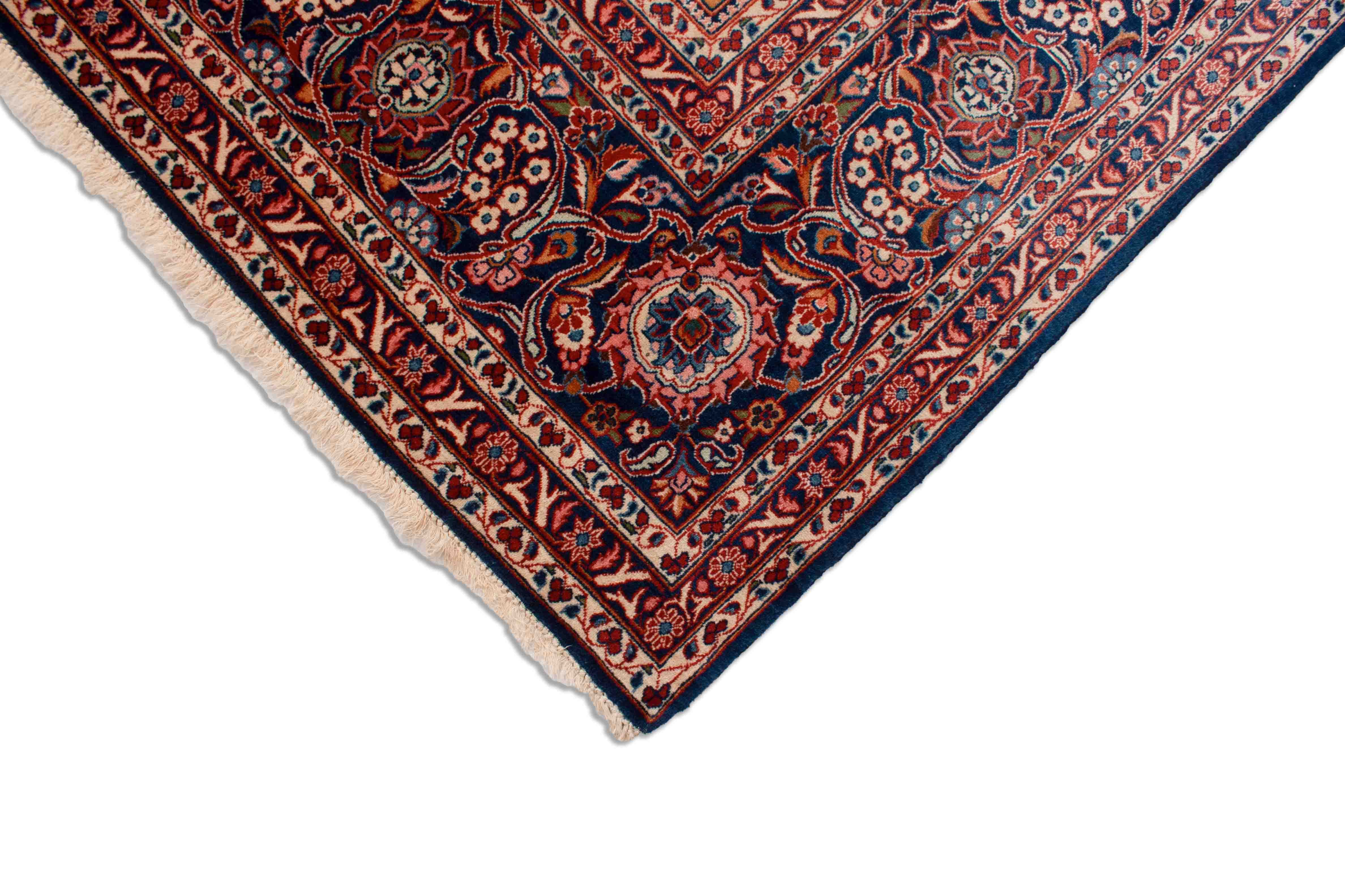 Eine Fotoaufnahme eines Keshan Teppichs.