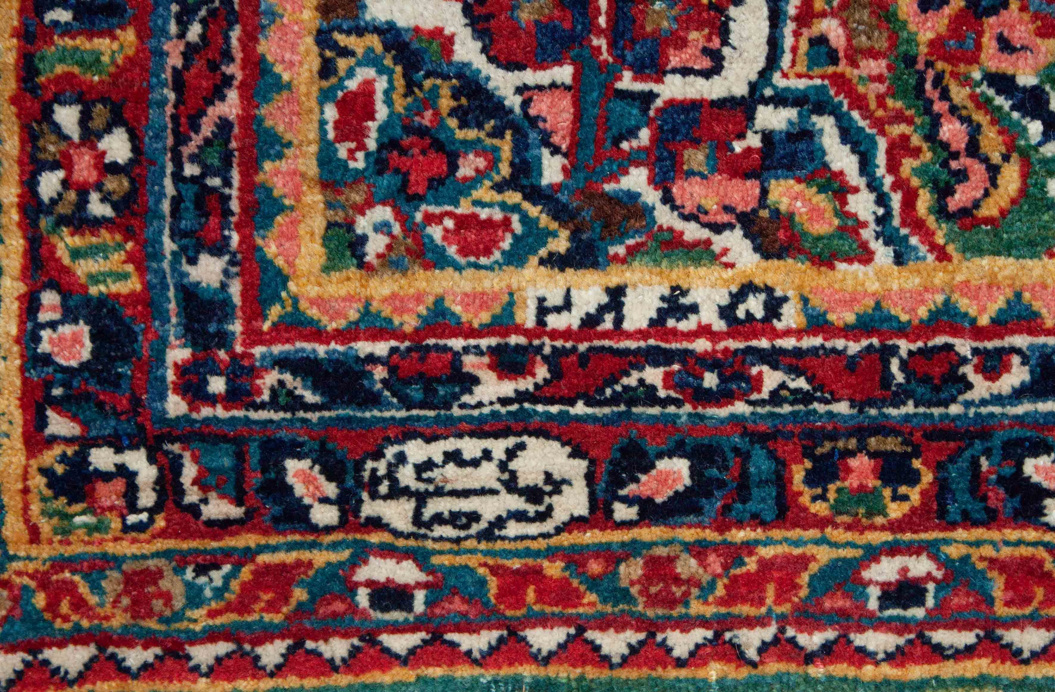 Eine Fotoaufnahme eines Sarough Teppichs.