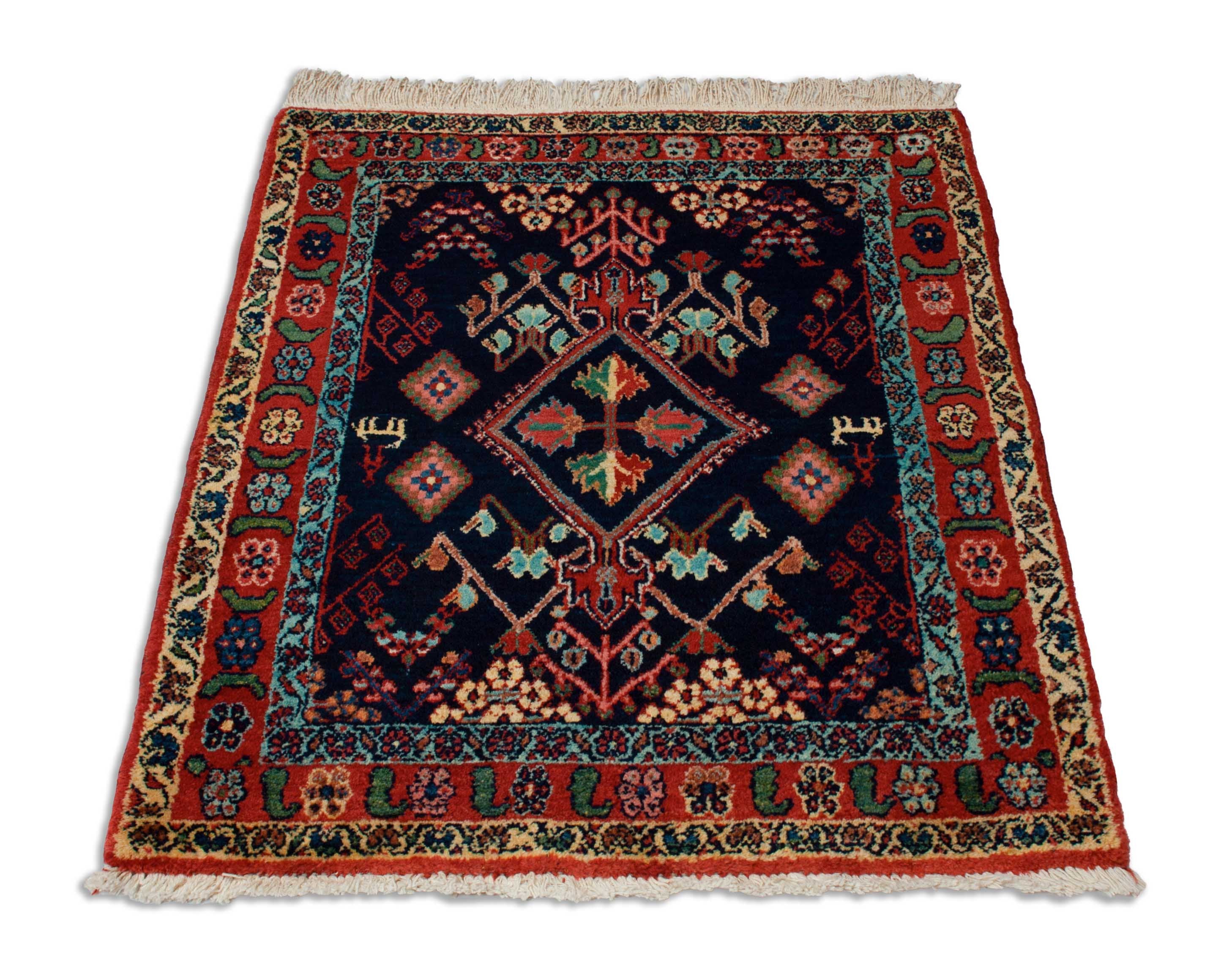 Eine Fotoaufnahme eines Varamin Teppichs.