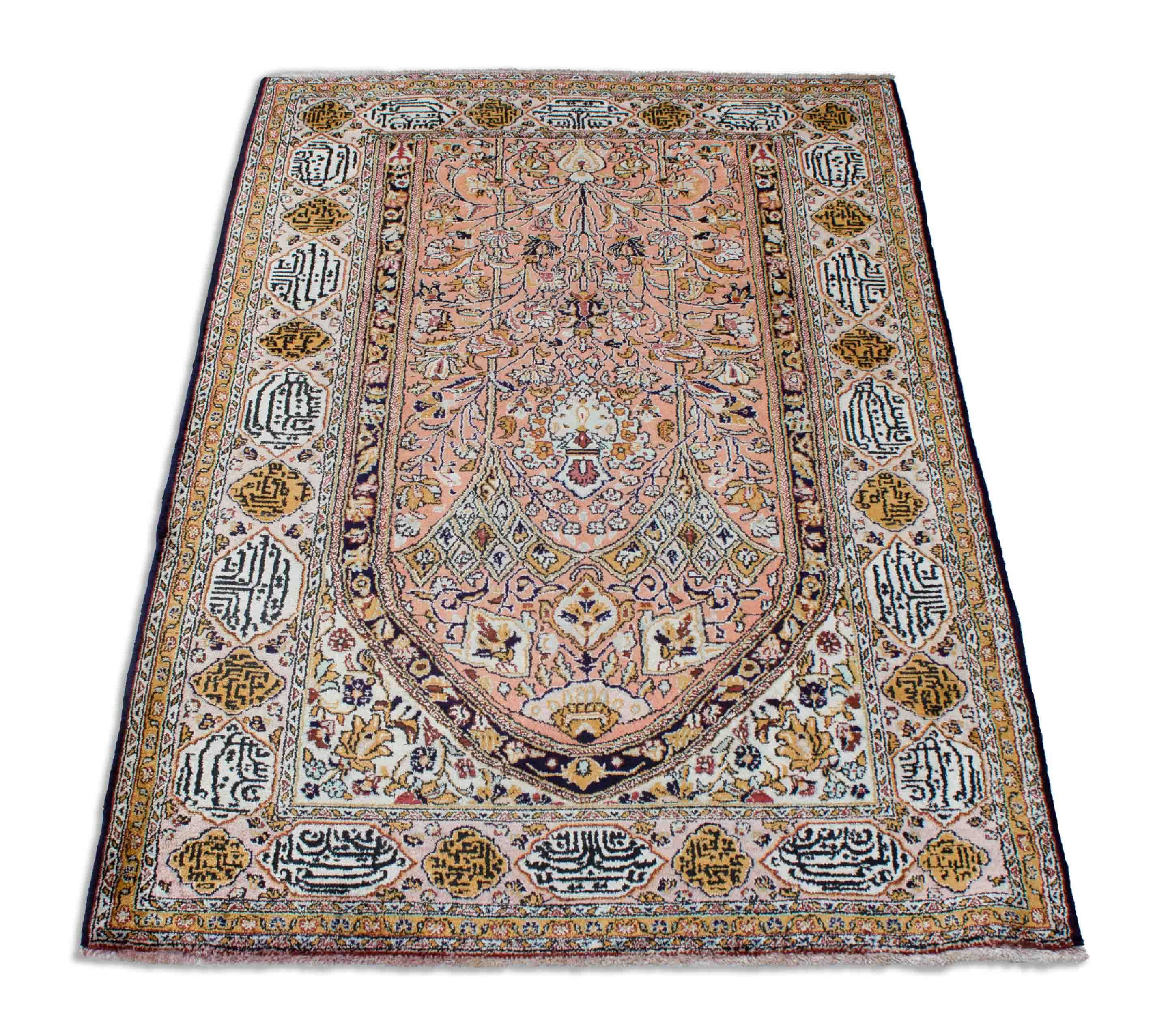 Eine Fotoaufnahme eines Ghom Teppichs.