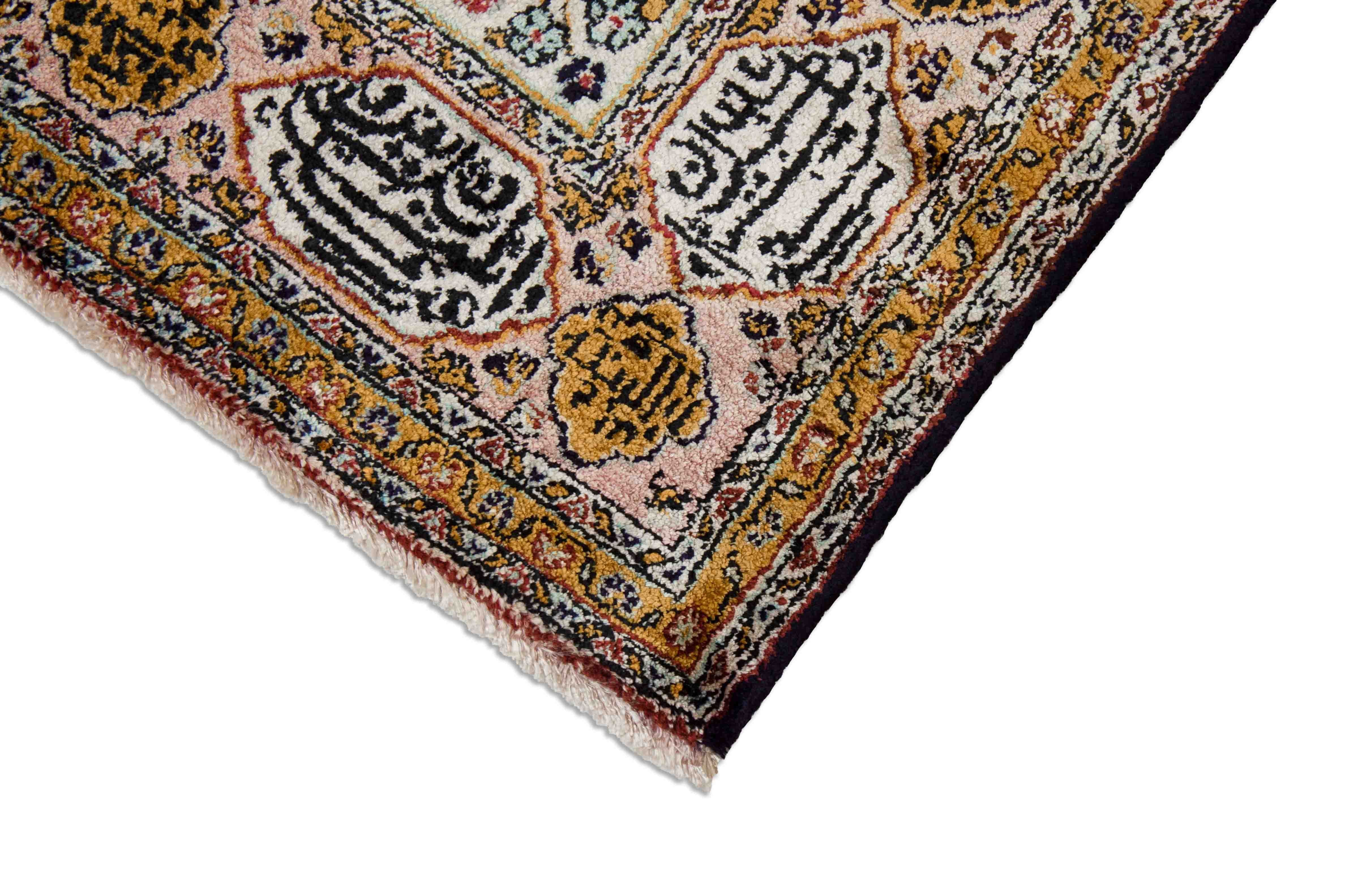 Eine Fotoaufnahme eines Ghom Teppichs.